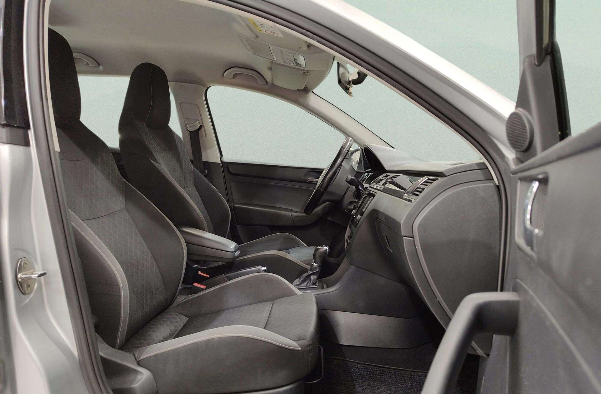 Škoda Spaceback 1.4 TDI Ambition DSG - foto 15