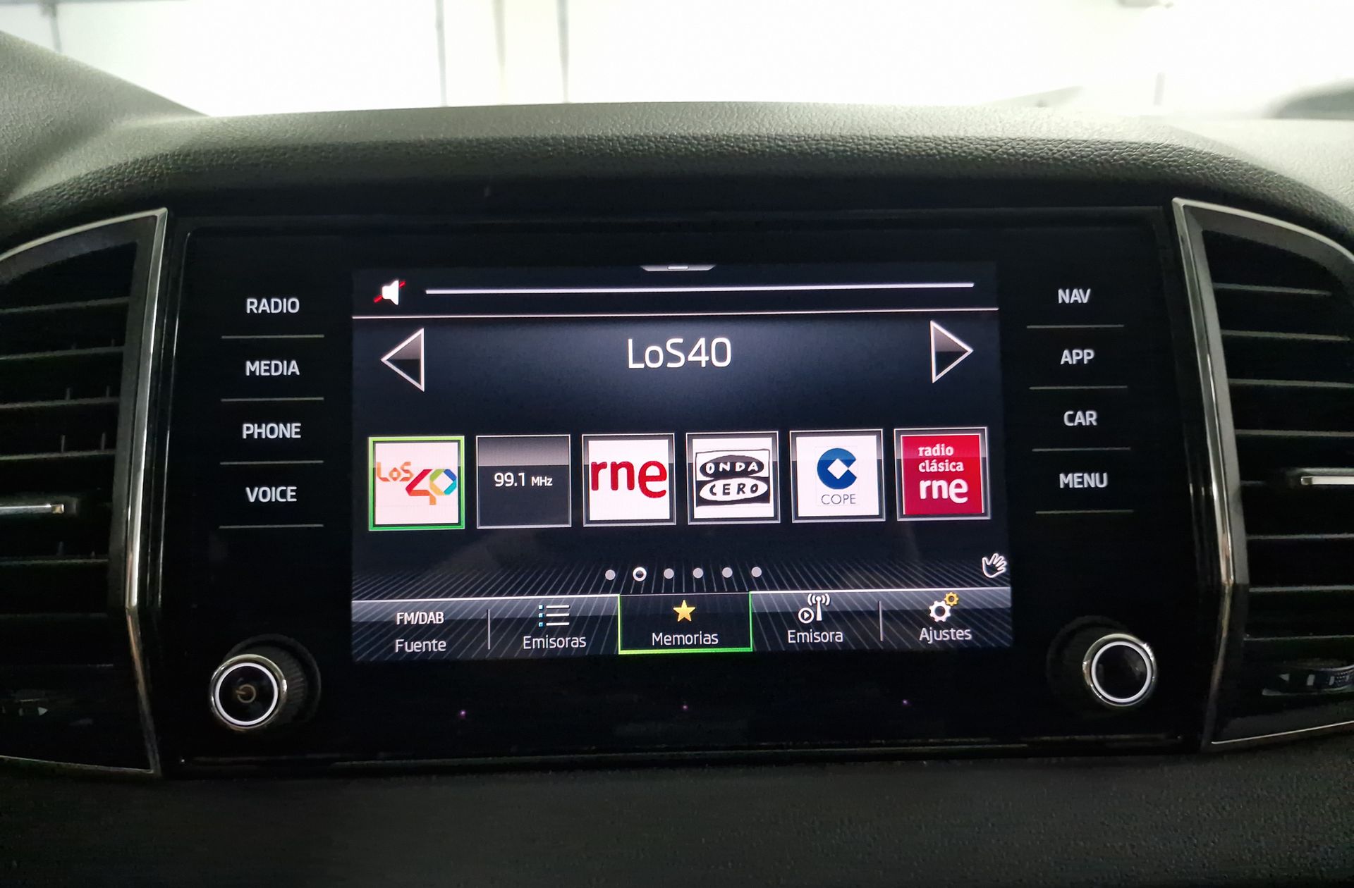 Škoda Karoq 2.0 TDI Ambition 4x4 DSG - foto 34