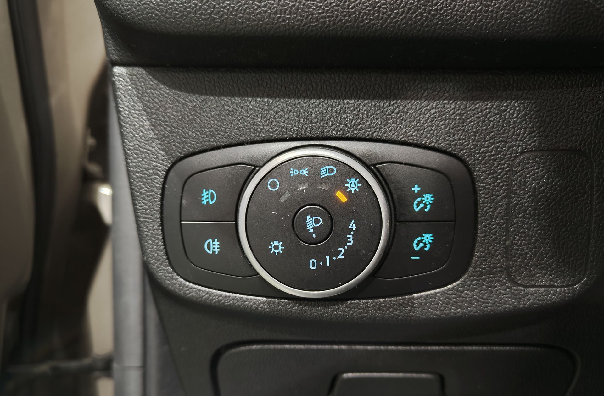 Ford Focus 1.0 EcoBoost Trend+ - foto 31