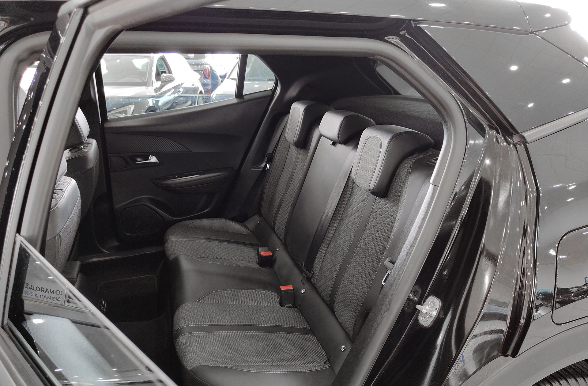 Peugeot 2008 Allure Hybrid eDCS6 - foto 12