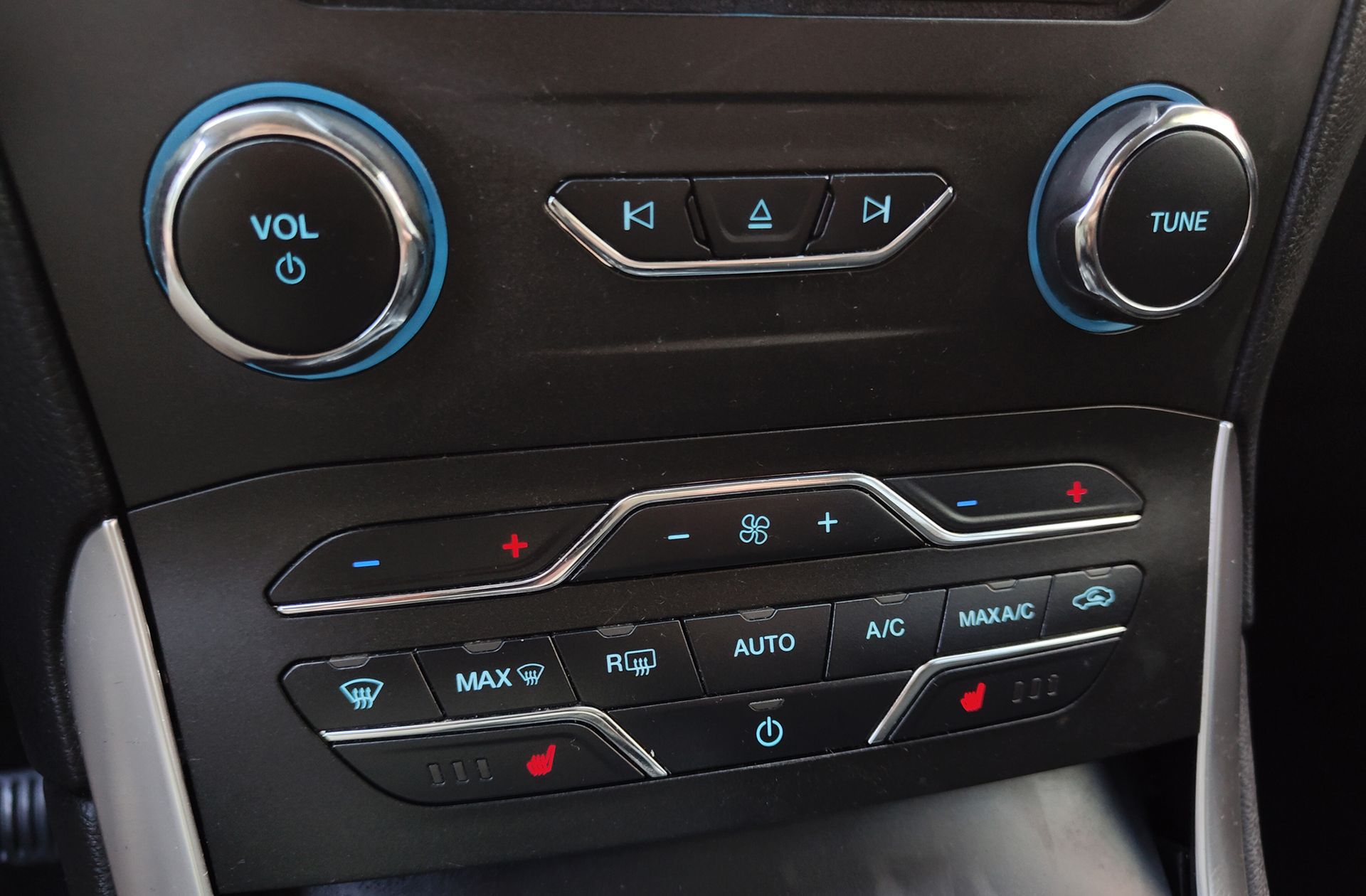 Ford Galaxy 2.0 TDCi Titanium - foto 30