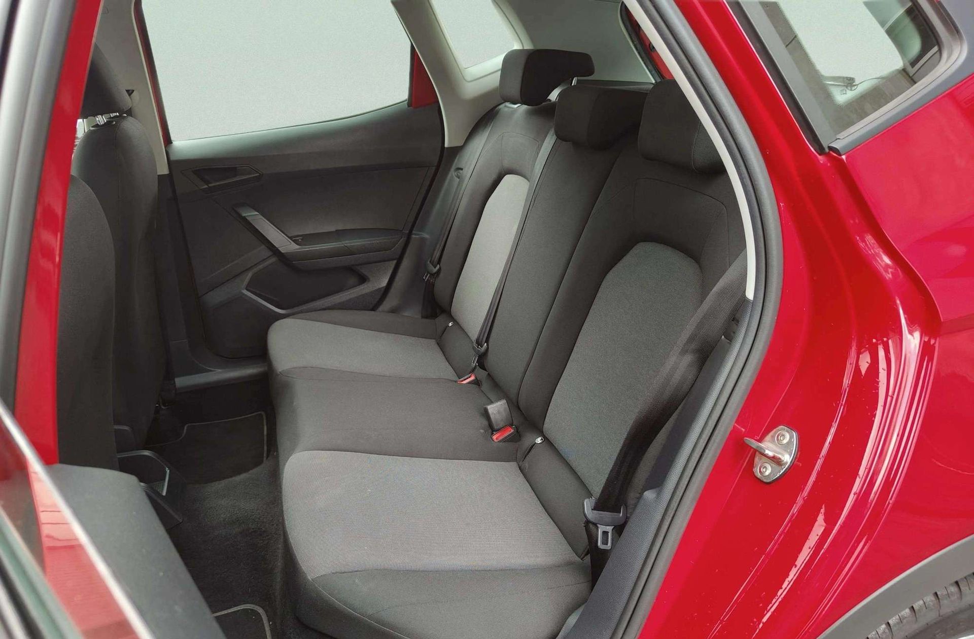 SEAT Arona 1.0 TGI GNC Reference Edition - foto 11