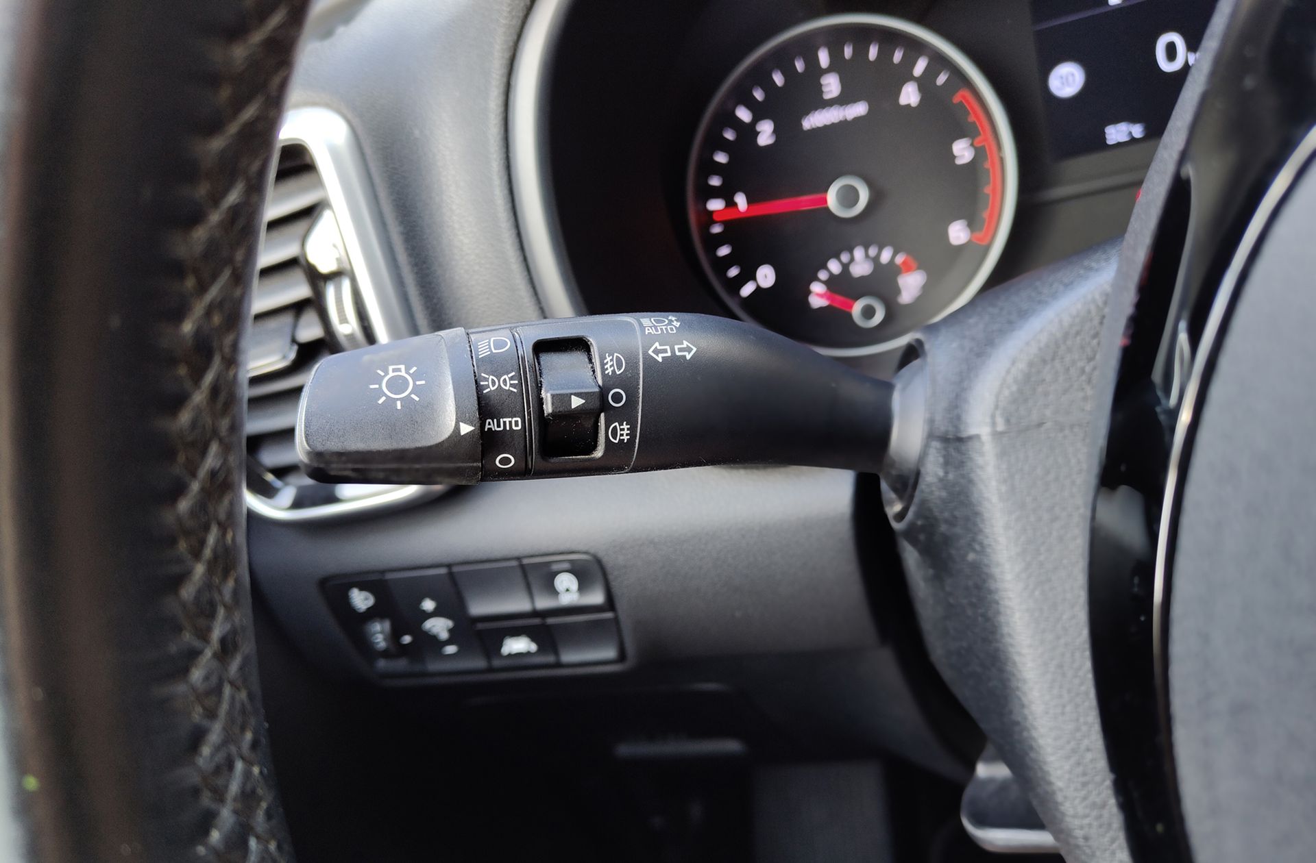 Kia Sportage 1.6 MHEV Black Edition - foto 25