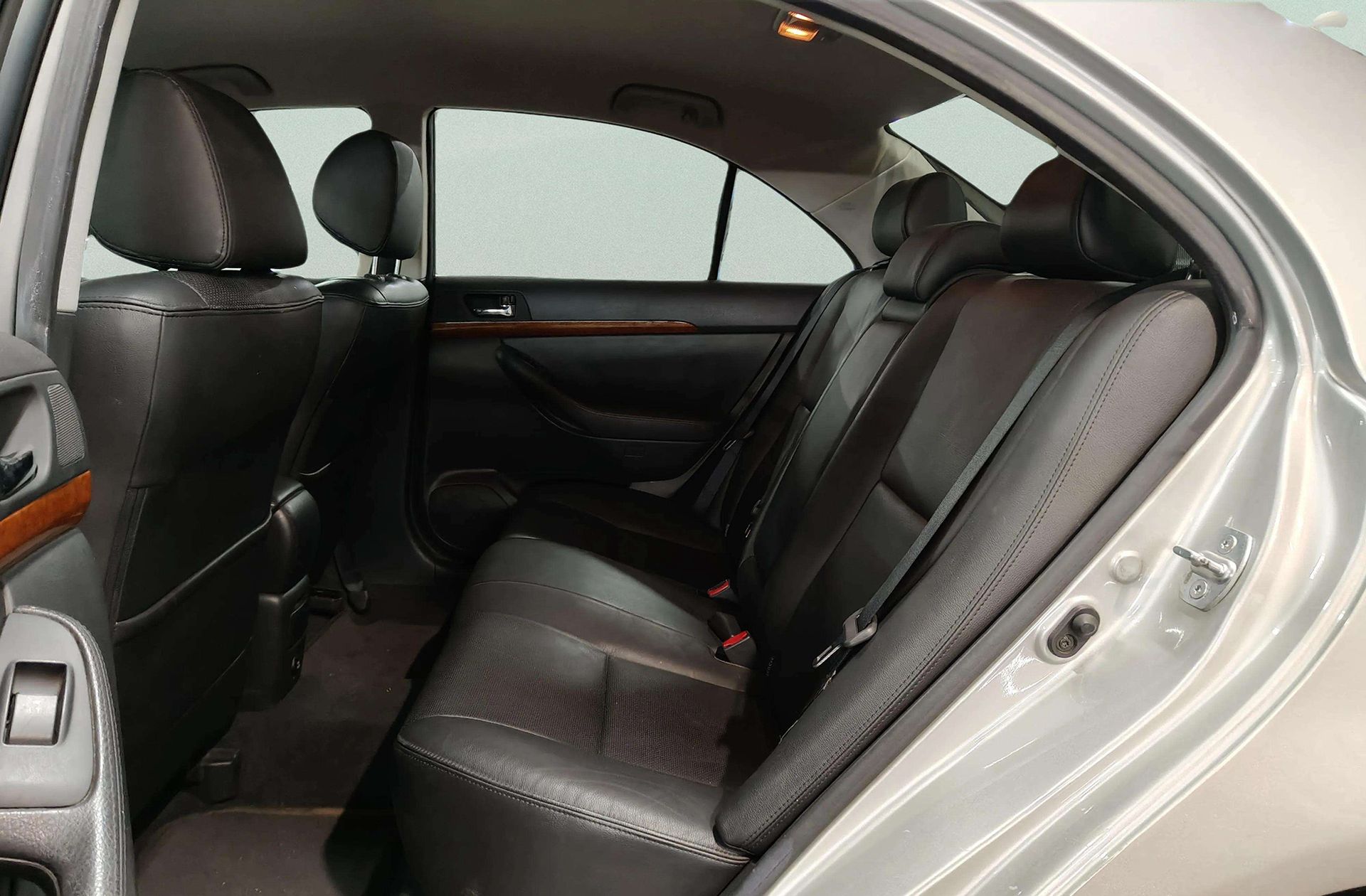 Toyota Avensis 2.2 D-4D Executive - foto 11