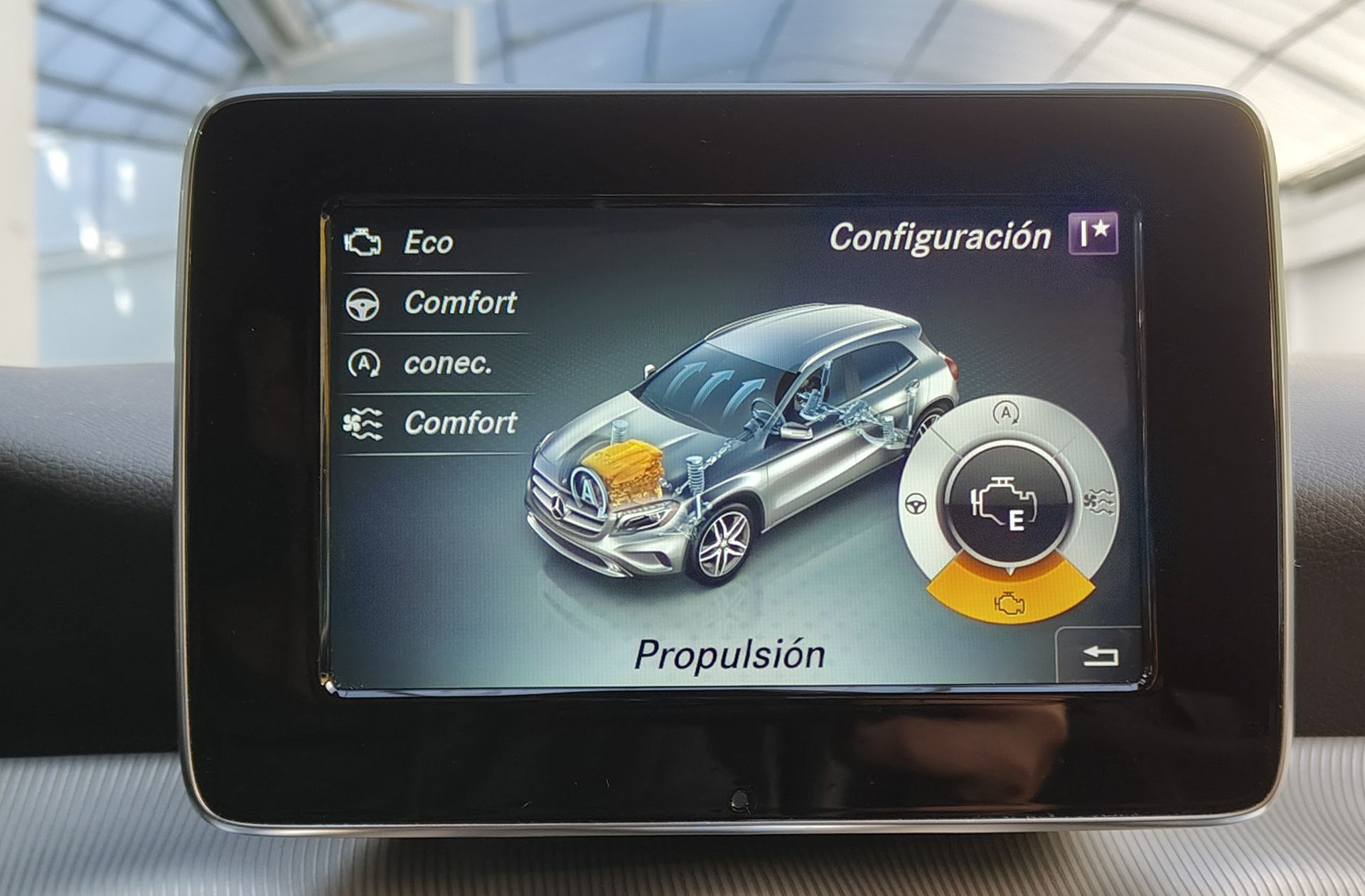 Mercedes-Benz GLA 200 d Urban - foto 31