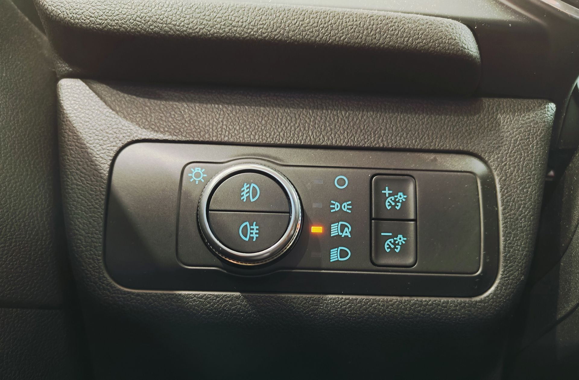 Ford Kuga 2.0 EcoBlue MHEV Titanium - foto 12