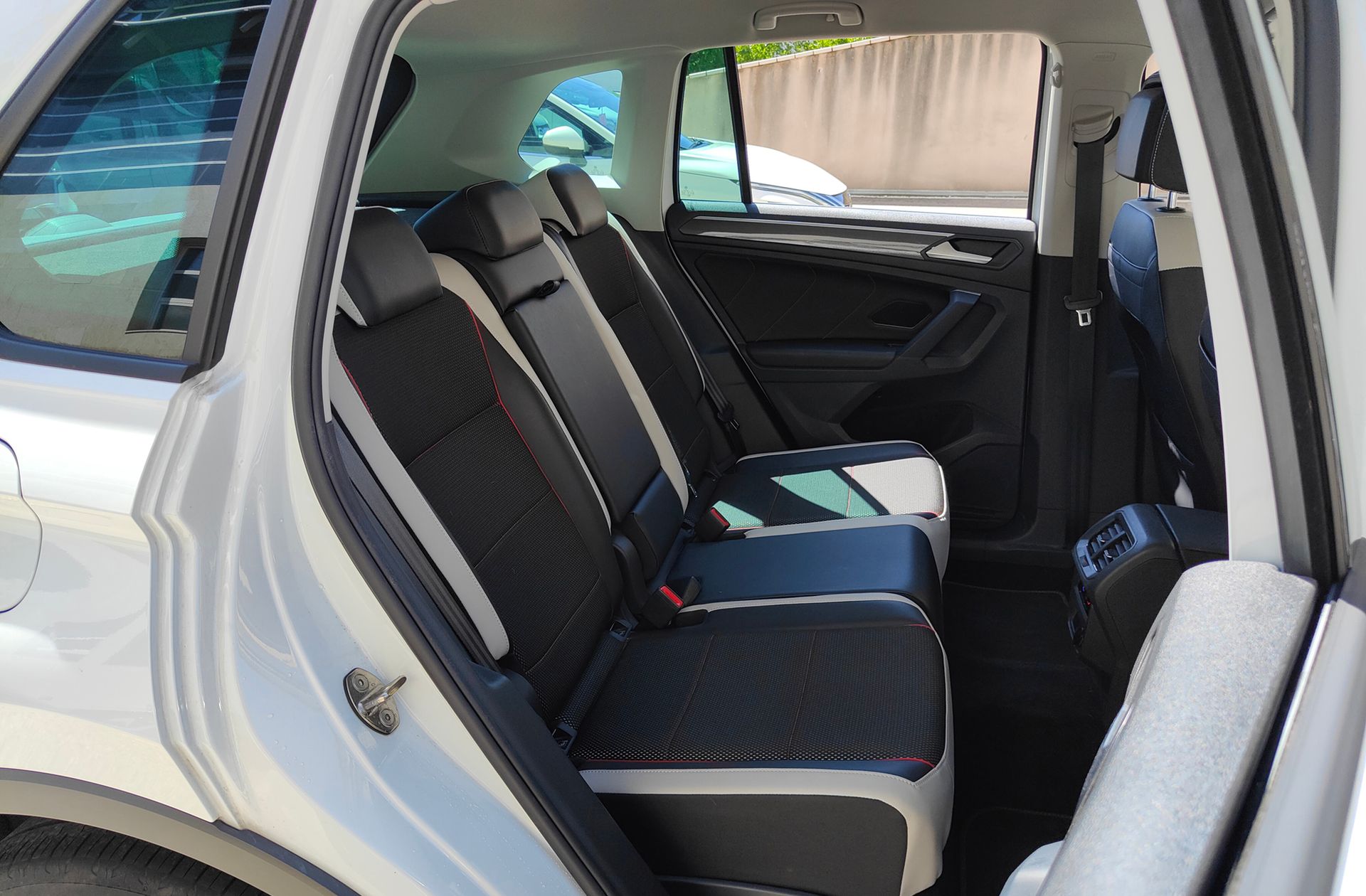 Volkswagen Tiguan Urban Sport 2.0 TDI DSG - foto 19