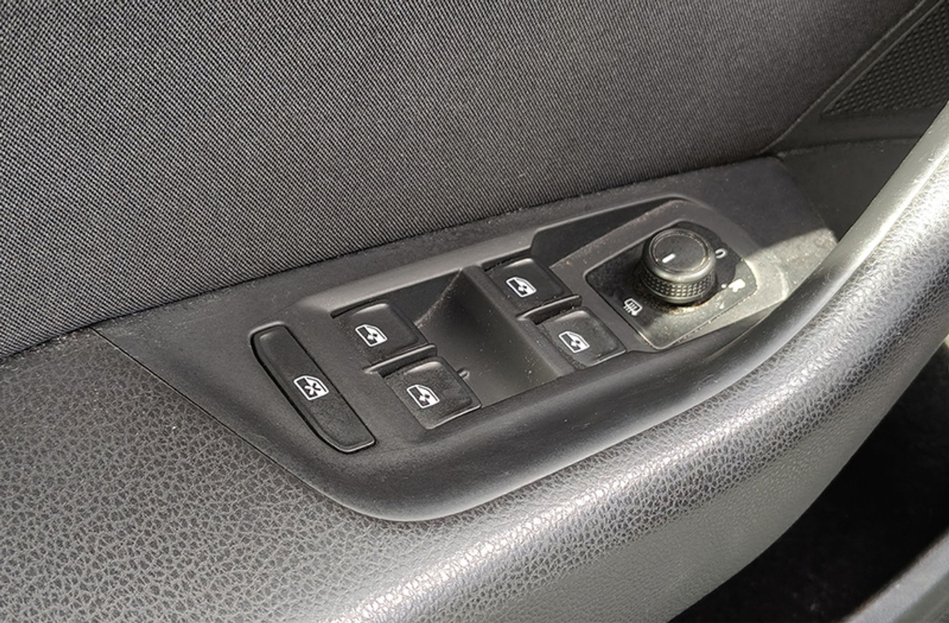 Volkswagen Passat Business 1.6 TDI DSG - foto 38