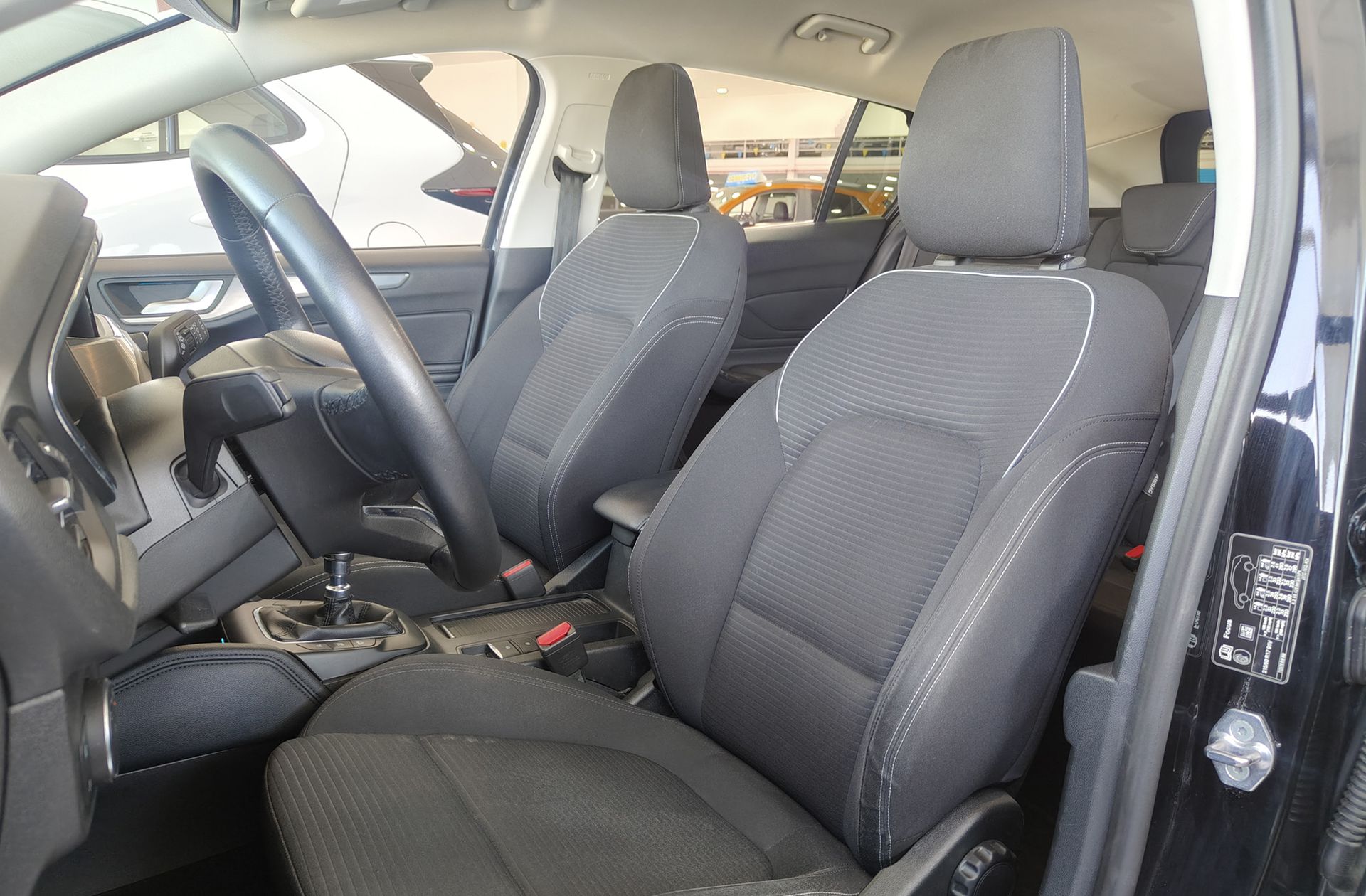Ford Focus 1.0 EcoBoost Titanium - foto 12
