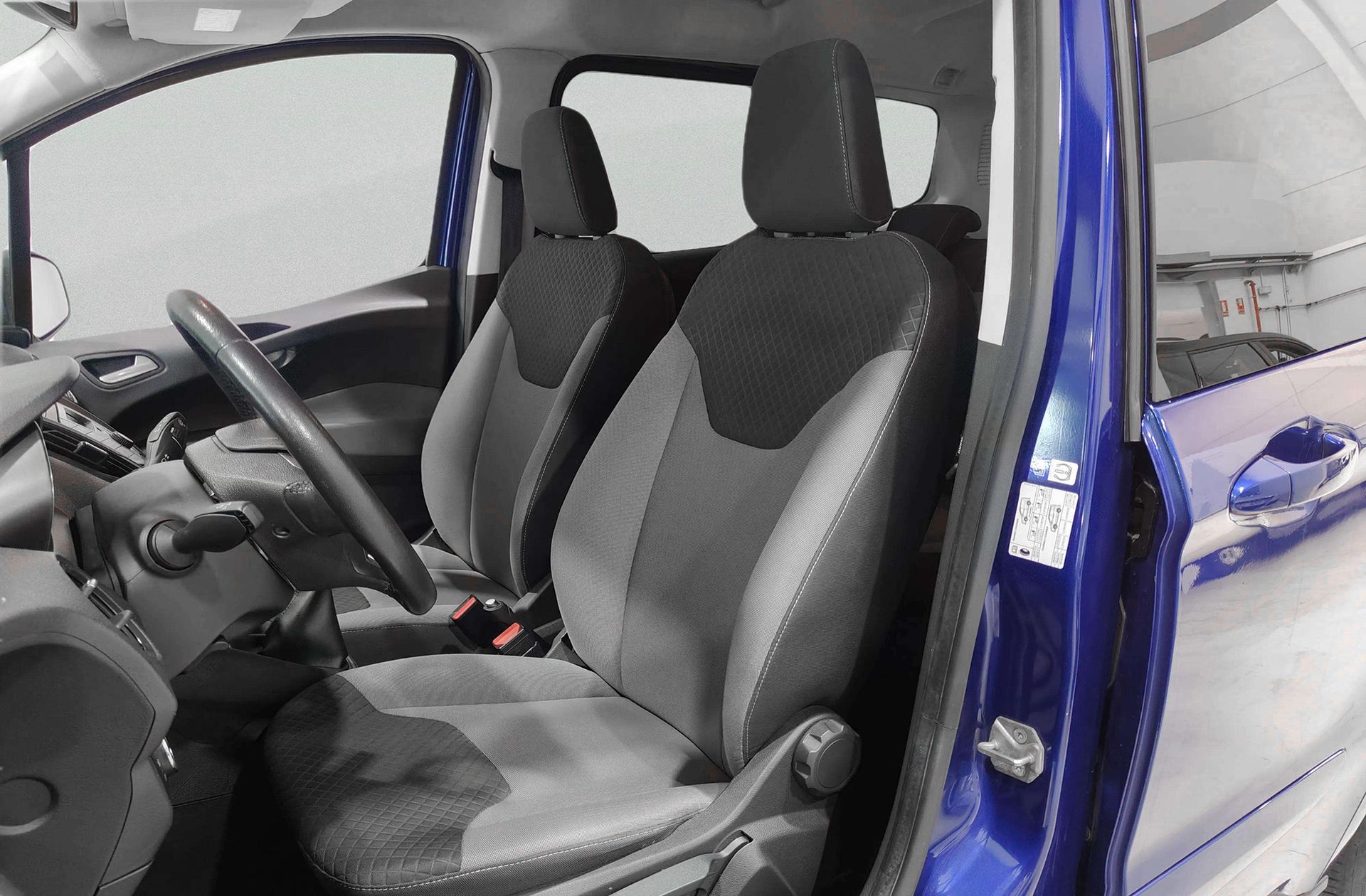Ford Tourneo Courier 1.5 TDCi Titanium - foto 8