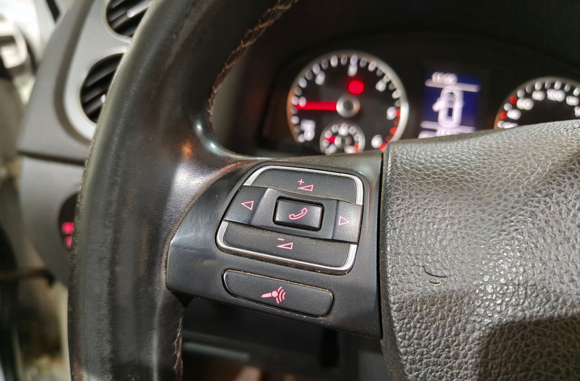 Volkswagen Tiguan T1 2.0 TDI 4x2 - foto 23