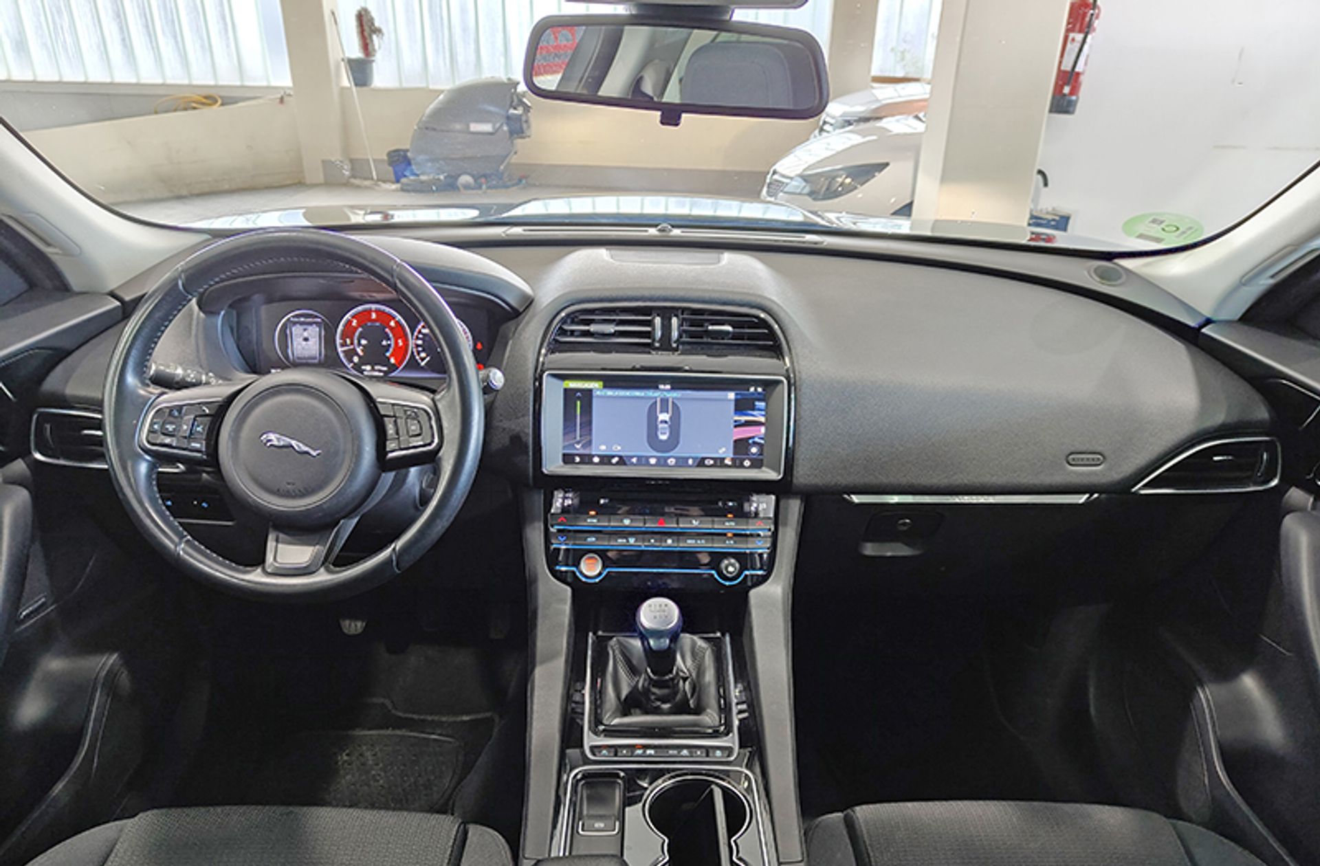 Jaguar F-Pace 2.0L i4D Pure RWD - foto 7