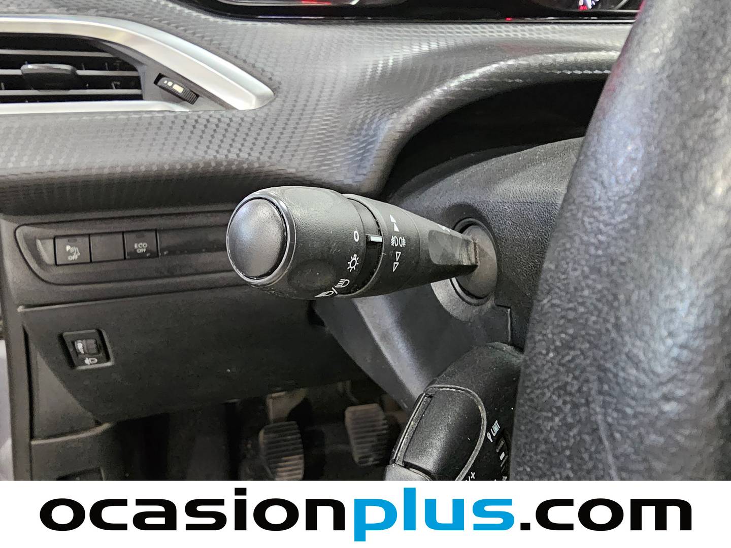 Peugeot 2008 Peugeot 2008 PureTech Signature (82 CV) de segunda mano