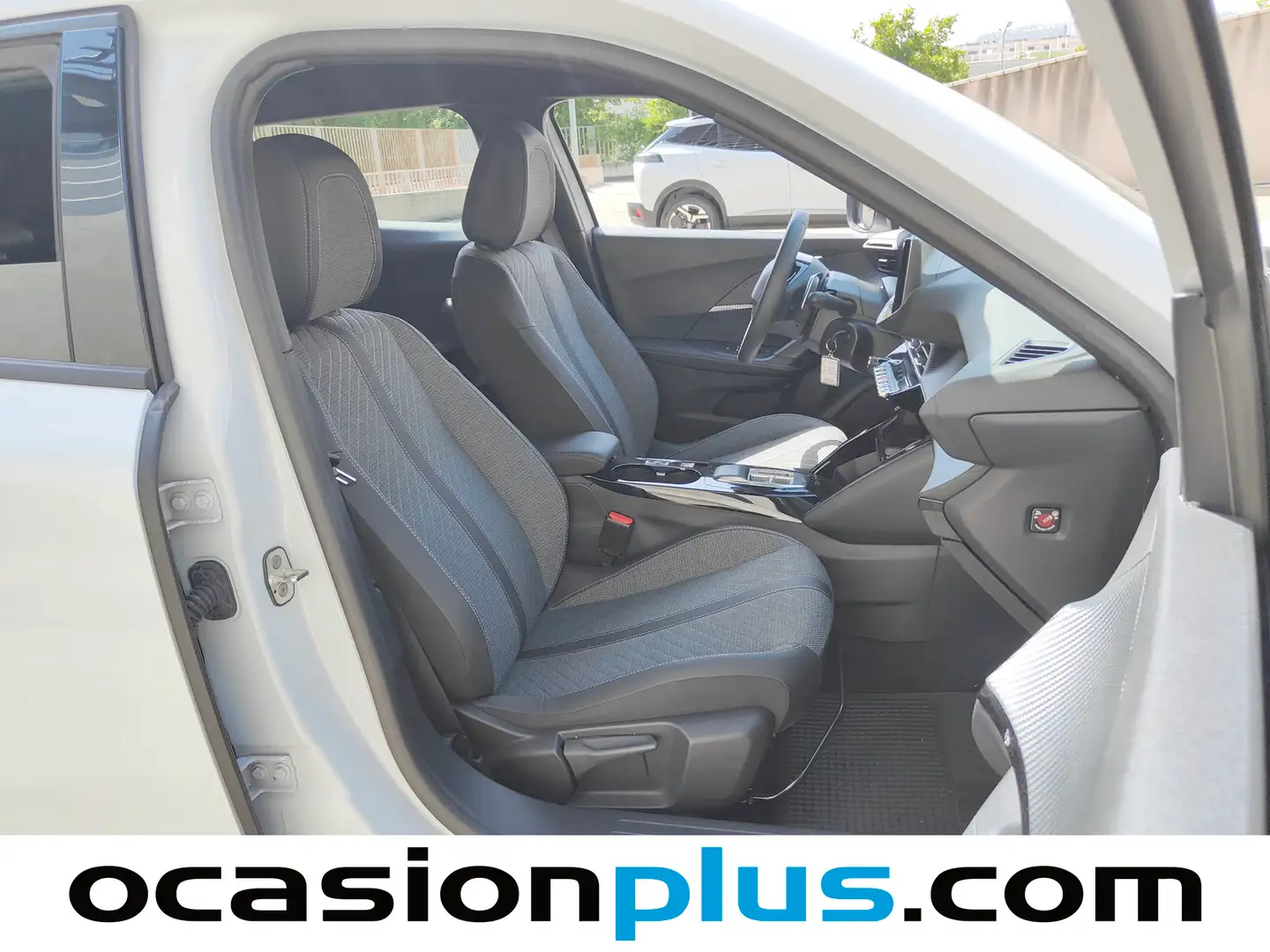 Foto Peugeot 2008 Peugeot 2008 PureTech 130 S&S Allure EAT8 (130 CV)