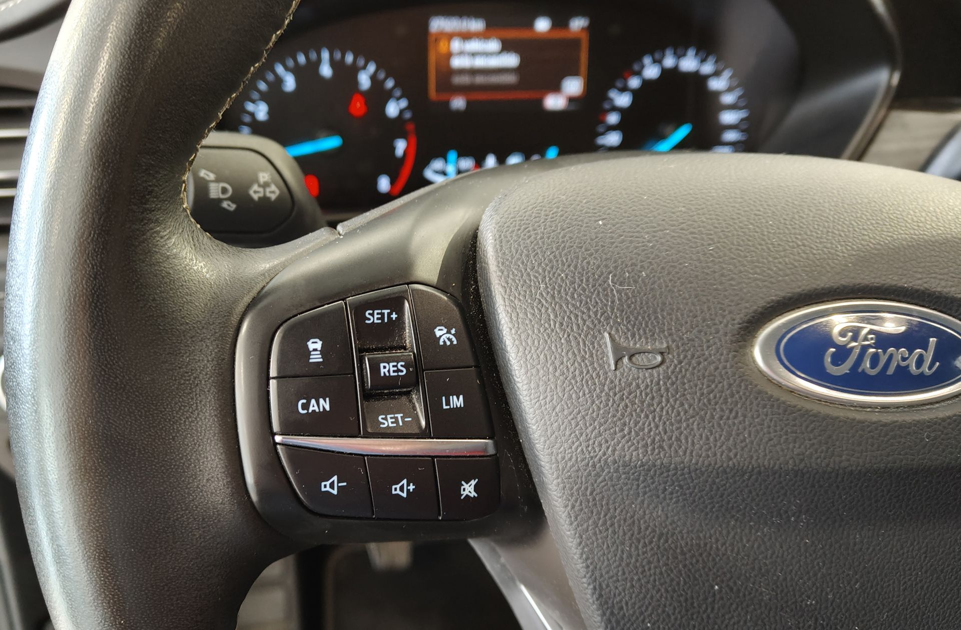 Ford Focus 1.5 EcoBoost Vignale - foto 26
