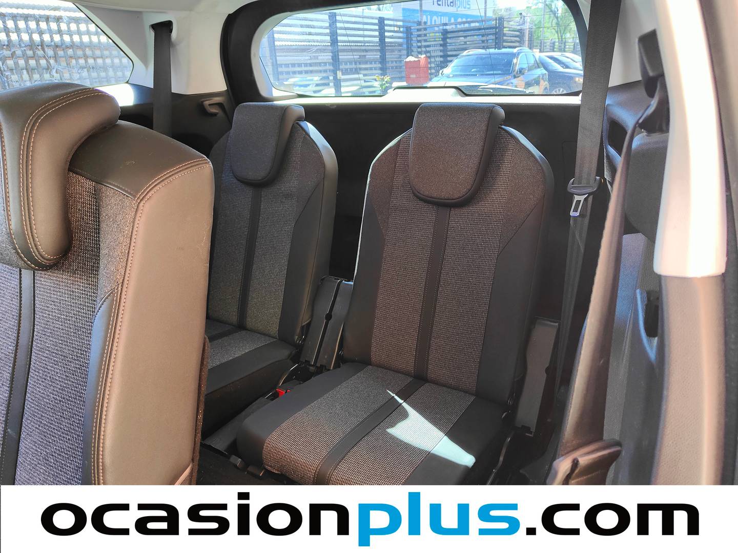 Foto asientos delanteros Peugeot 5008 Peugeot 5008 PureTech 130 S&S Allure EAT8 (130 CV)