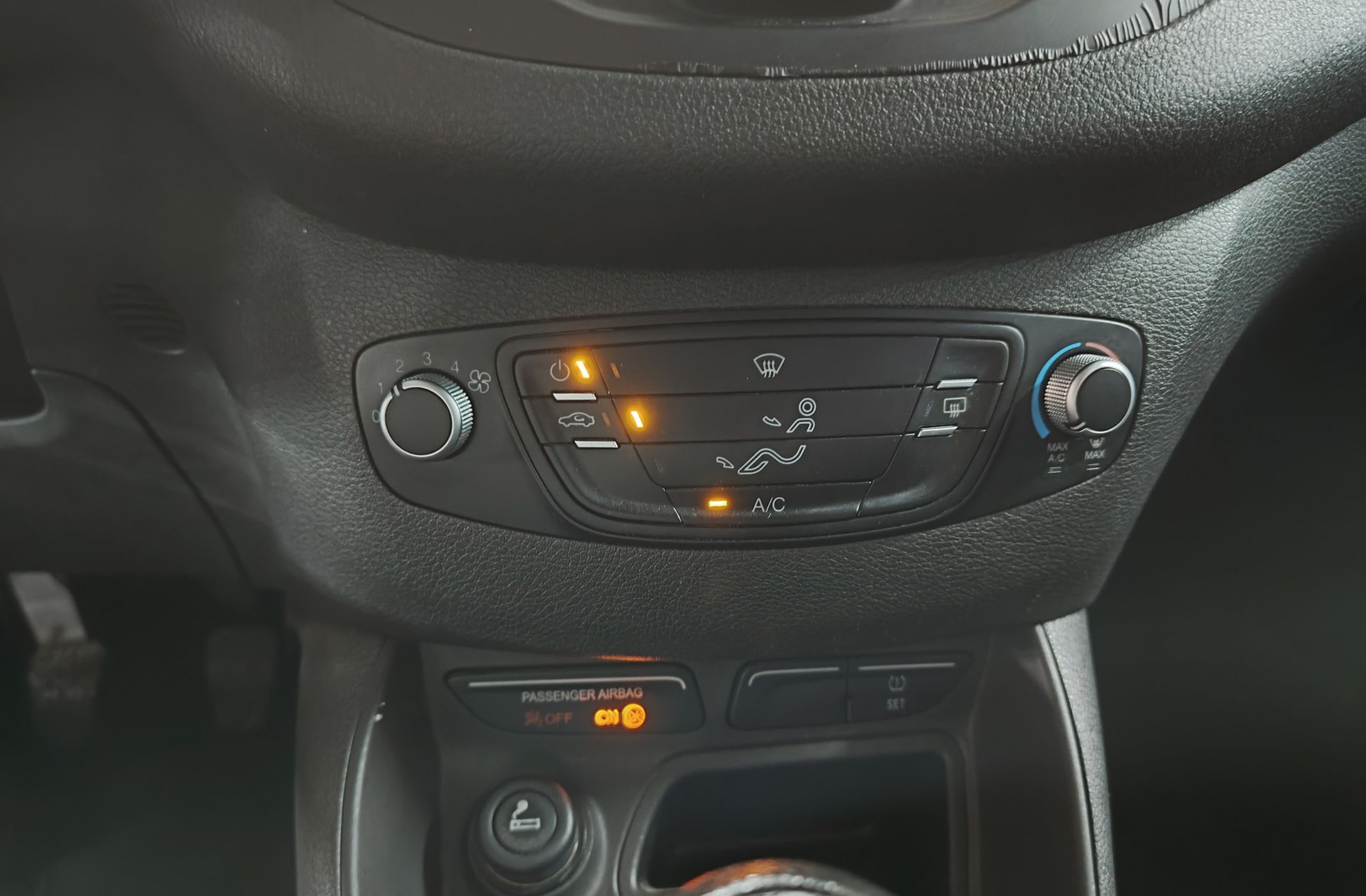 Ford Tourneo Courier 1.5 TDCi Ambiente - foto 26