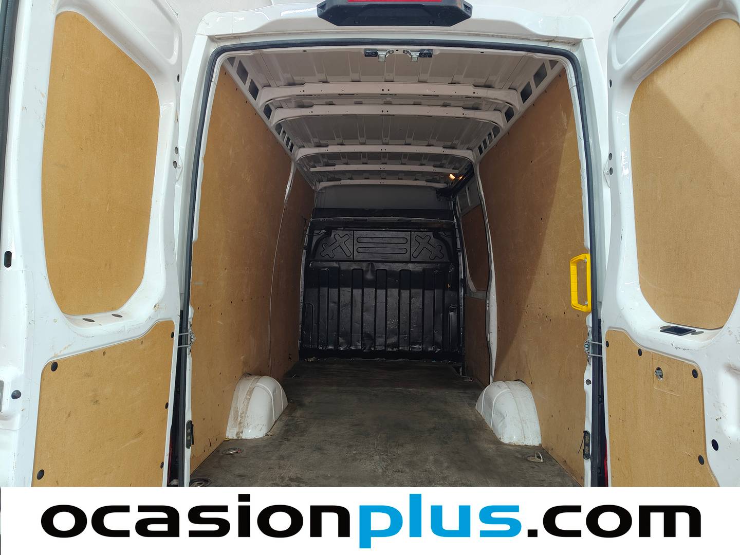 Foto asientos traseros Iveco Daily Iveco Daily Furgon 35S 16 V 3520L/H2 (156 CV)