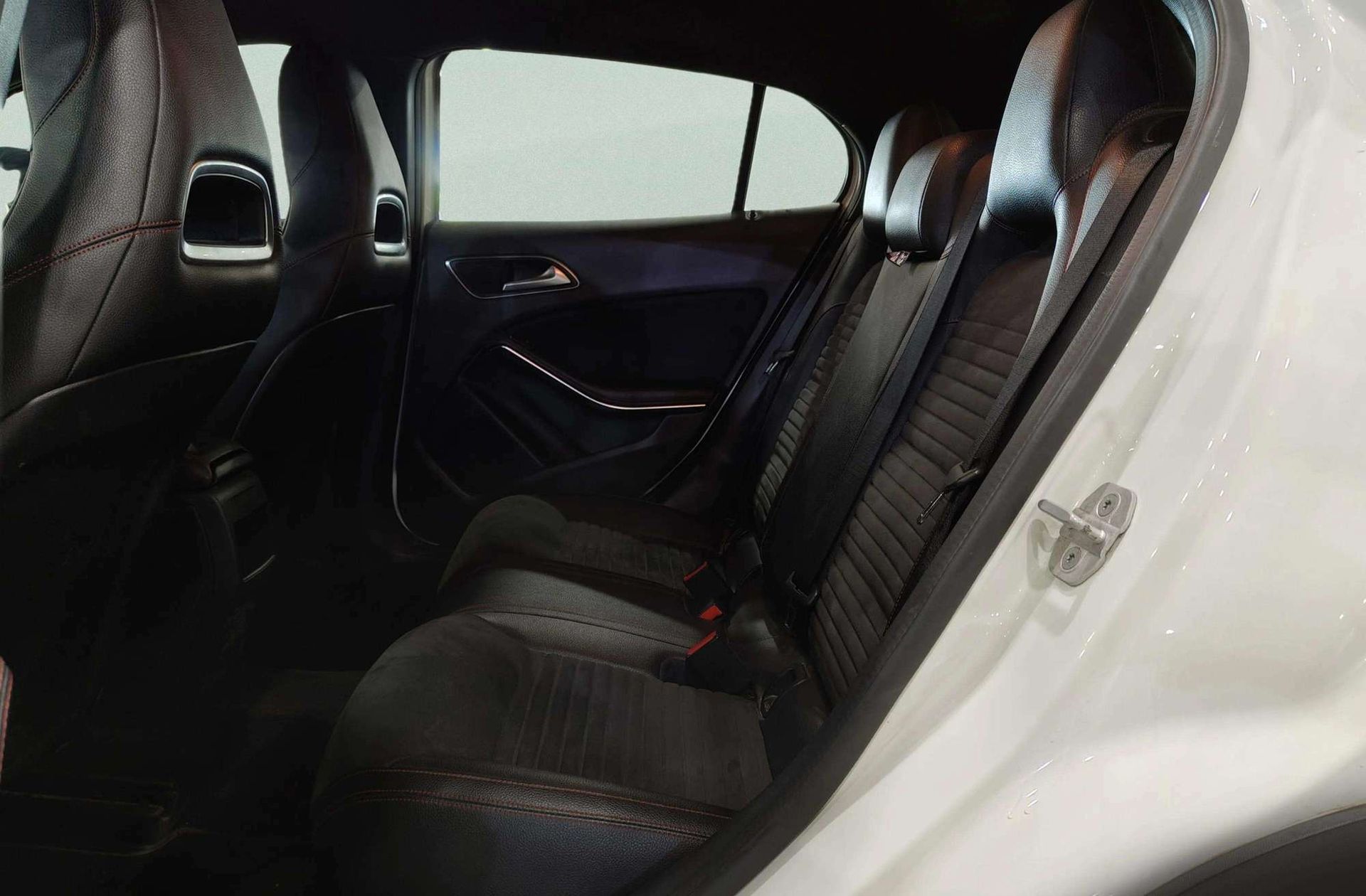 Mercedes-Benz GLA 200 d AMG Line - foto 10