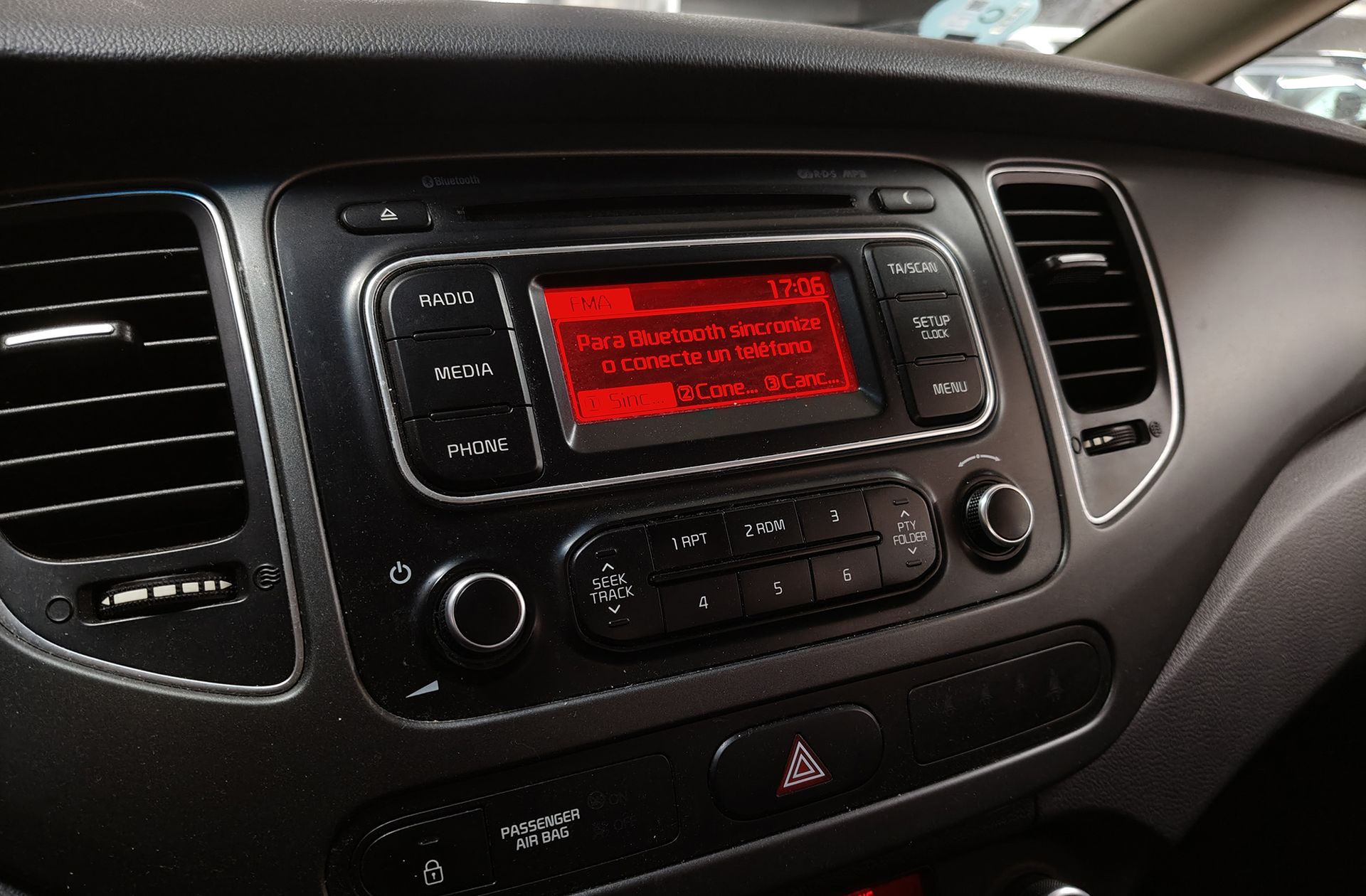 Kia Carens 1.6 GDi Concept - foto 9