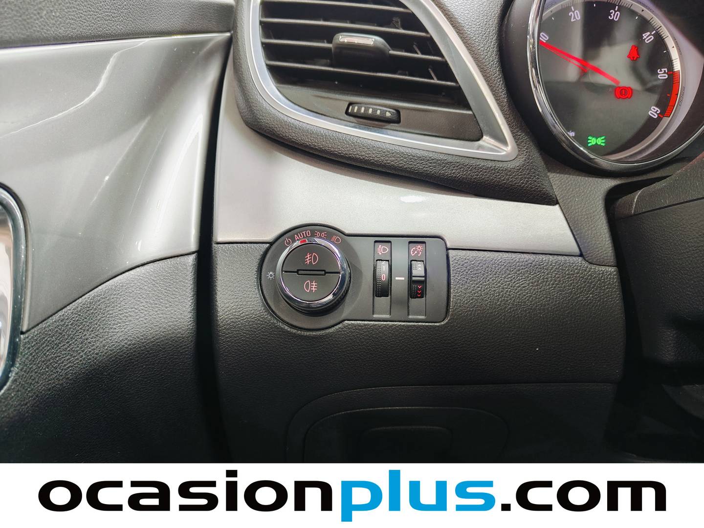 Extras y acabados del Opel Mokka Opel Mokka 1.6 CDTi S&S Selective 4x2 (136 CV)