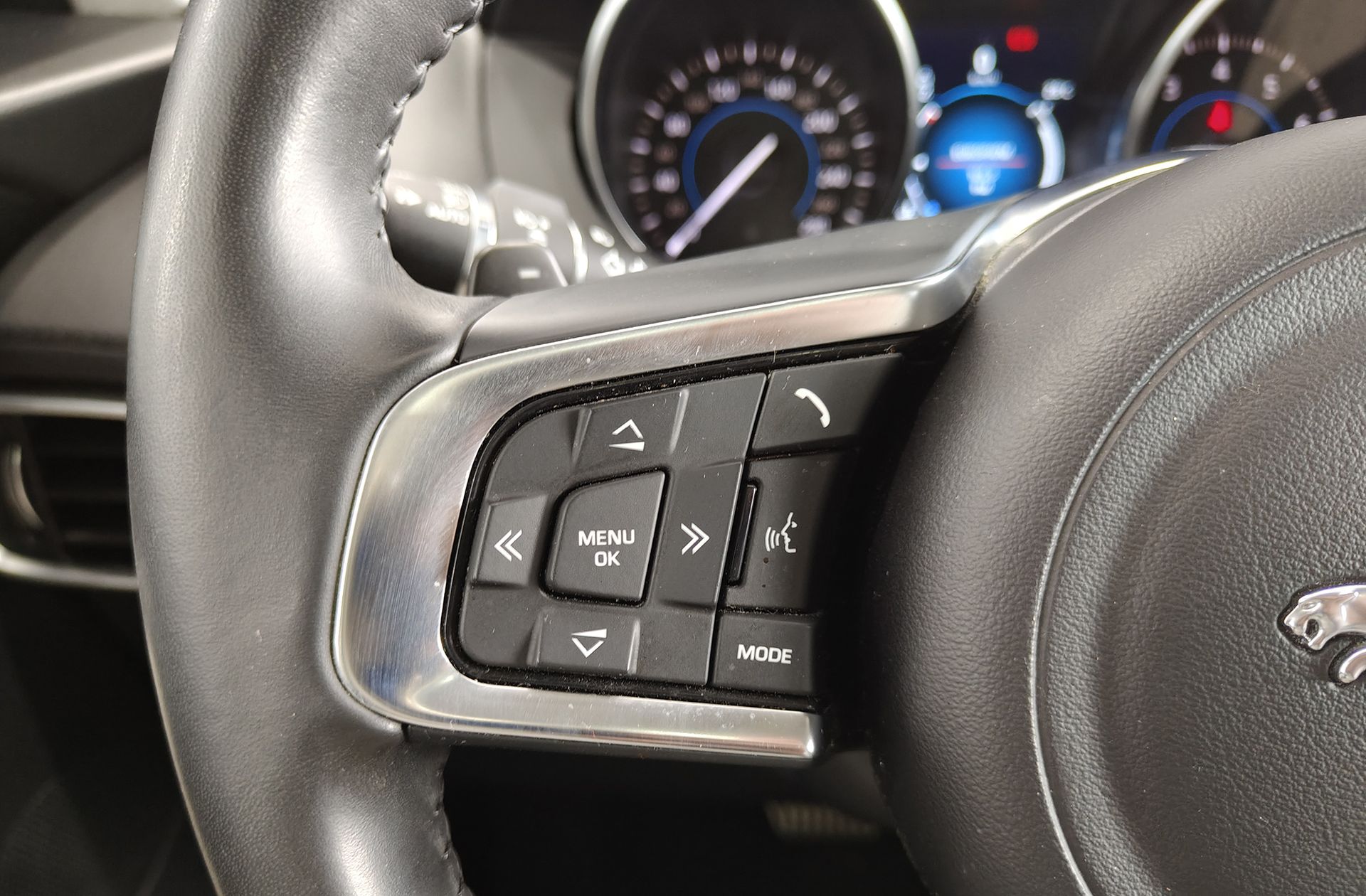 Jaguar F-Pace 2.0T i4 Prestige AWD - foto 27