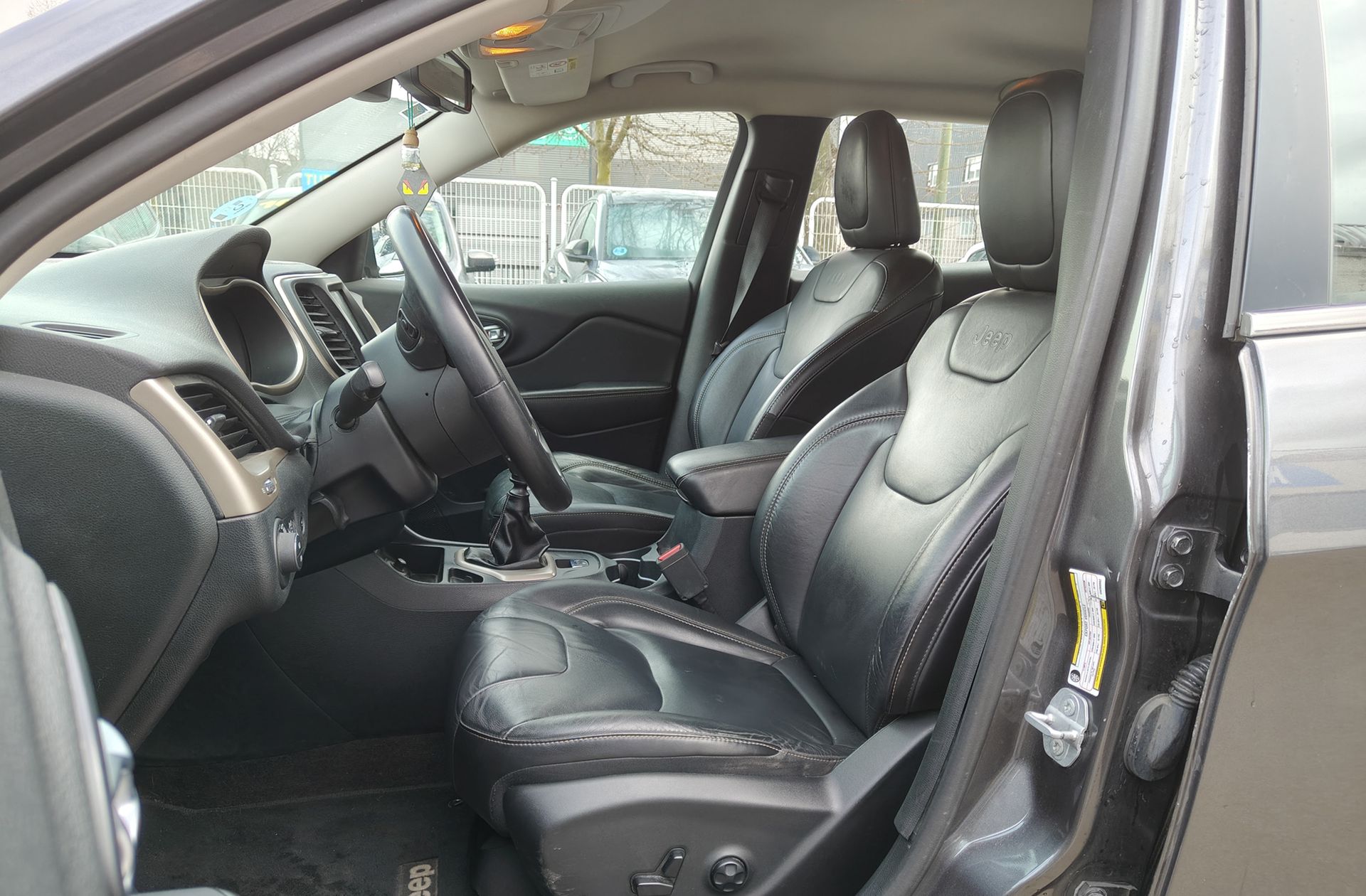 Jeep Cherokee 2.0 CRD Longitude 4x2 - foto 12
