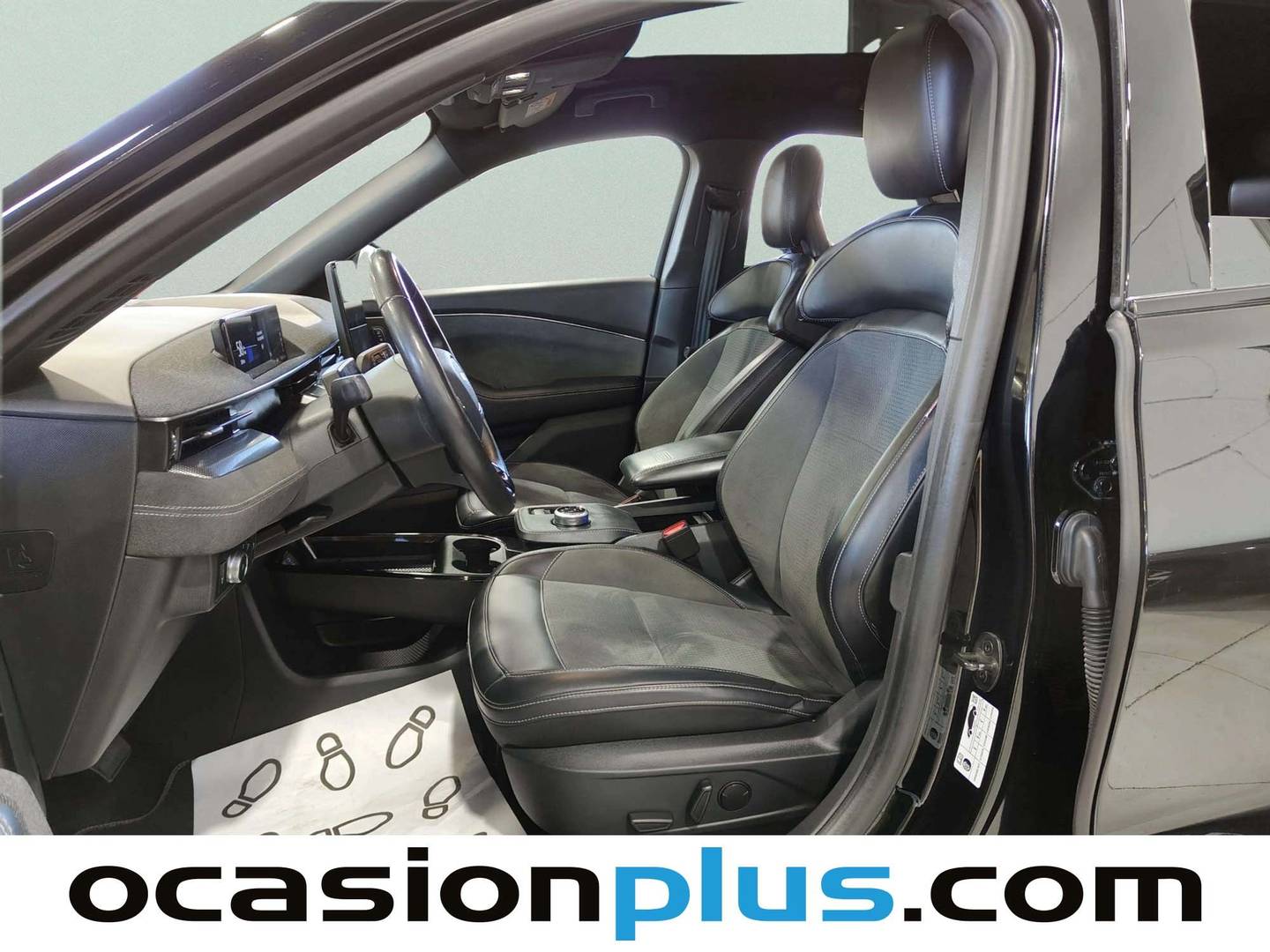 Foto asientos delanteros Ford Mustang Mach-E Ford Mustang Mach-E GT AWD Batería 98.8Kwh (487 CV)