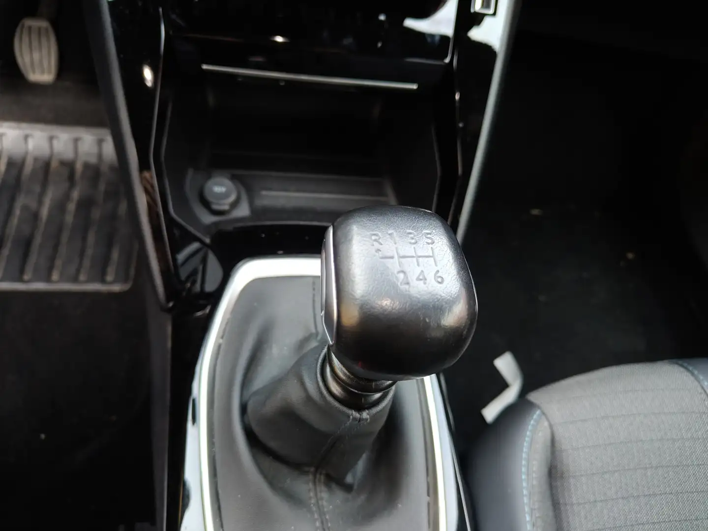 Foto Peugeot 2008 Peugeot 2008 PureTech 100 S&S Allure (100 CV)