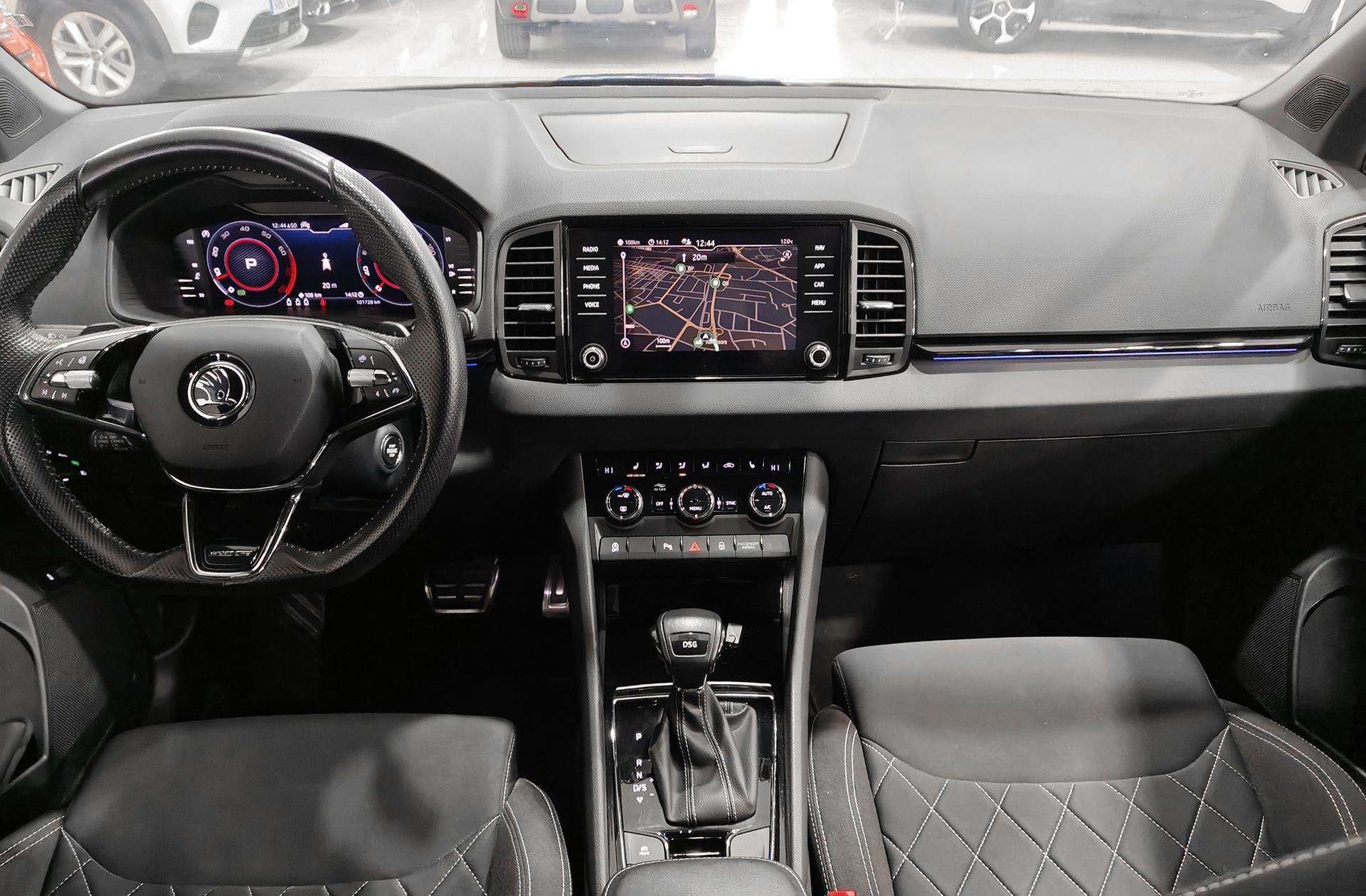 Škoda Karoq 1.5 TSI ACT Sportline DSG - foto 12