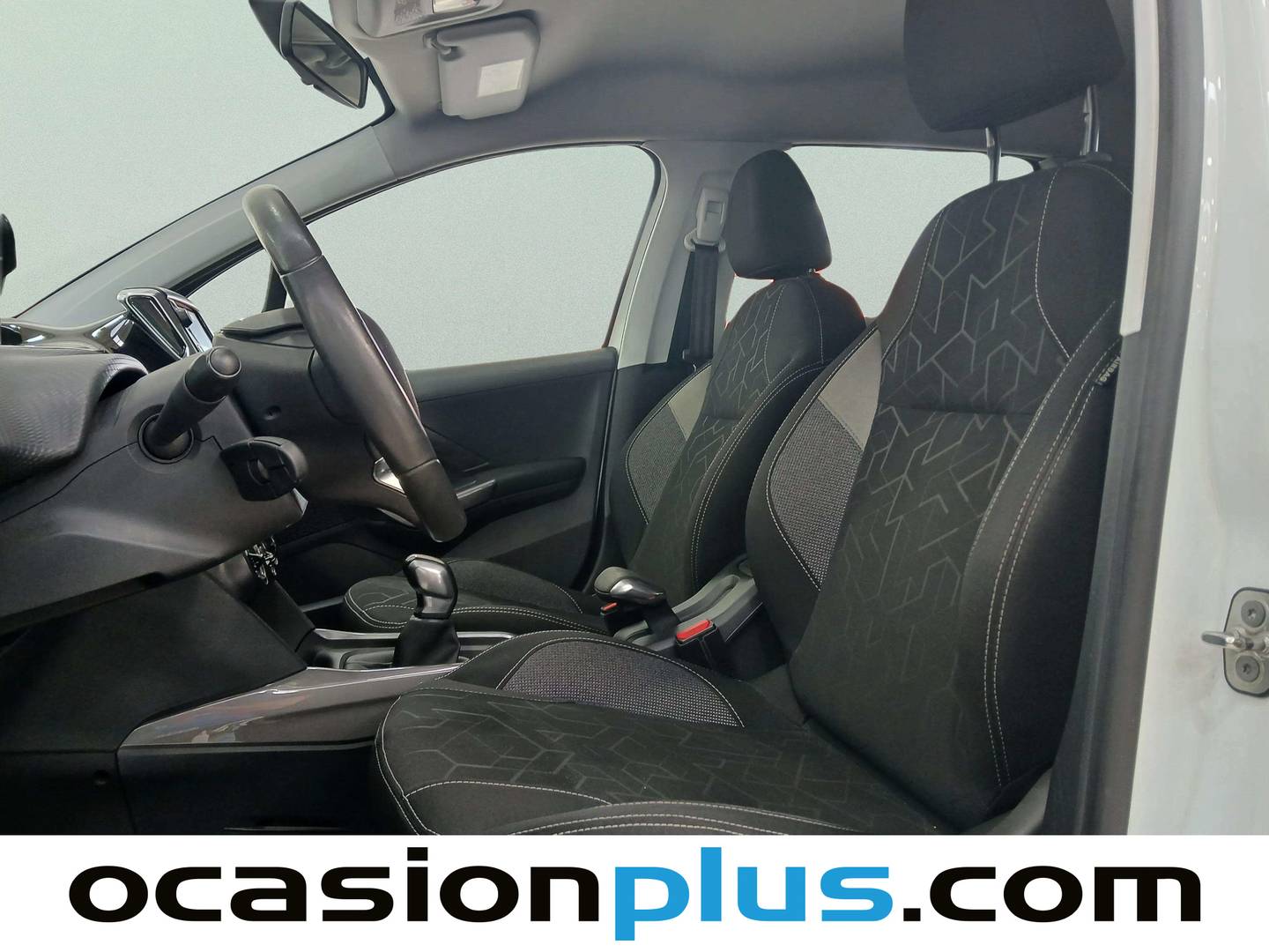 Foto asientos delanteros Peugeot 2008 Peugeot 2008 PureTech 82 Style (82 CV)