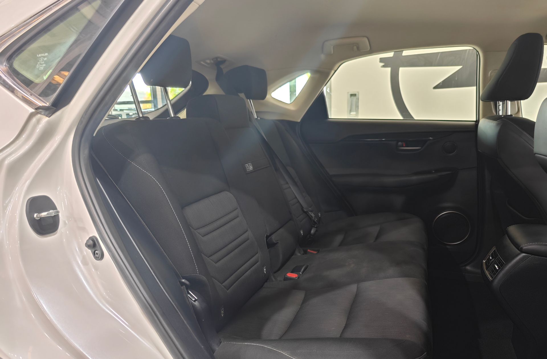 Lexus NX 300h Business 2WD - foto 16