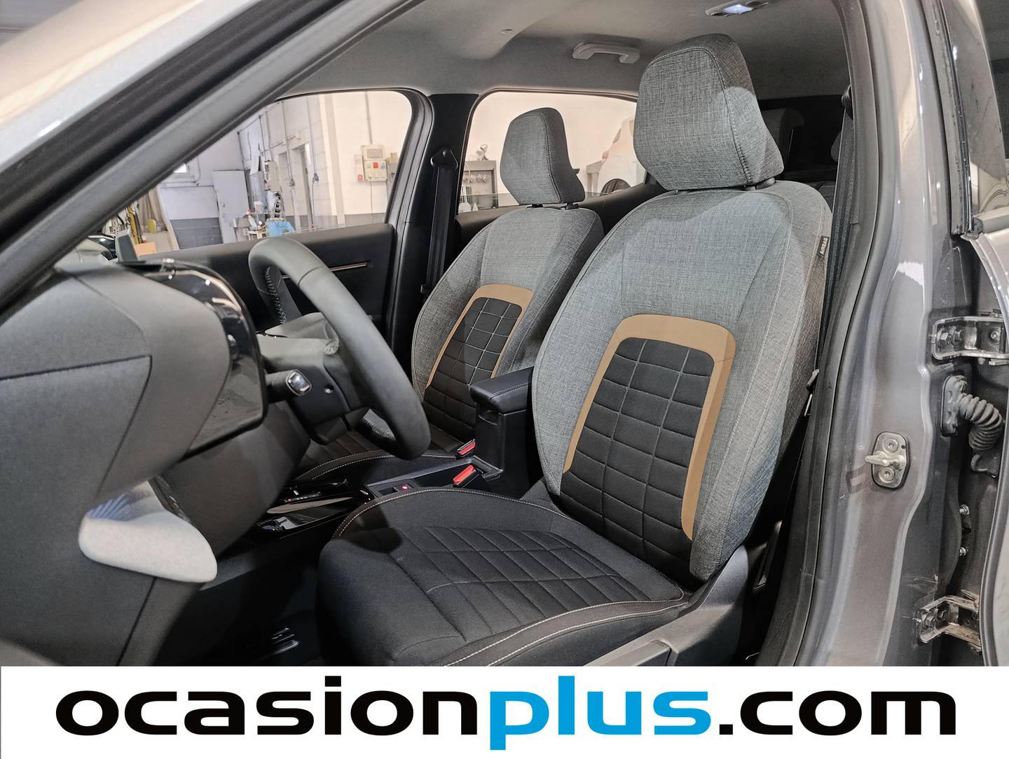 Foto asientos delanteros Citroën C3 Aircross Citroën C3 Aircross Hybrid 145 Plus e-DCS6 (145 CV)
