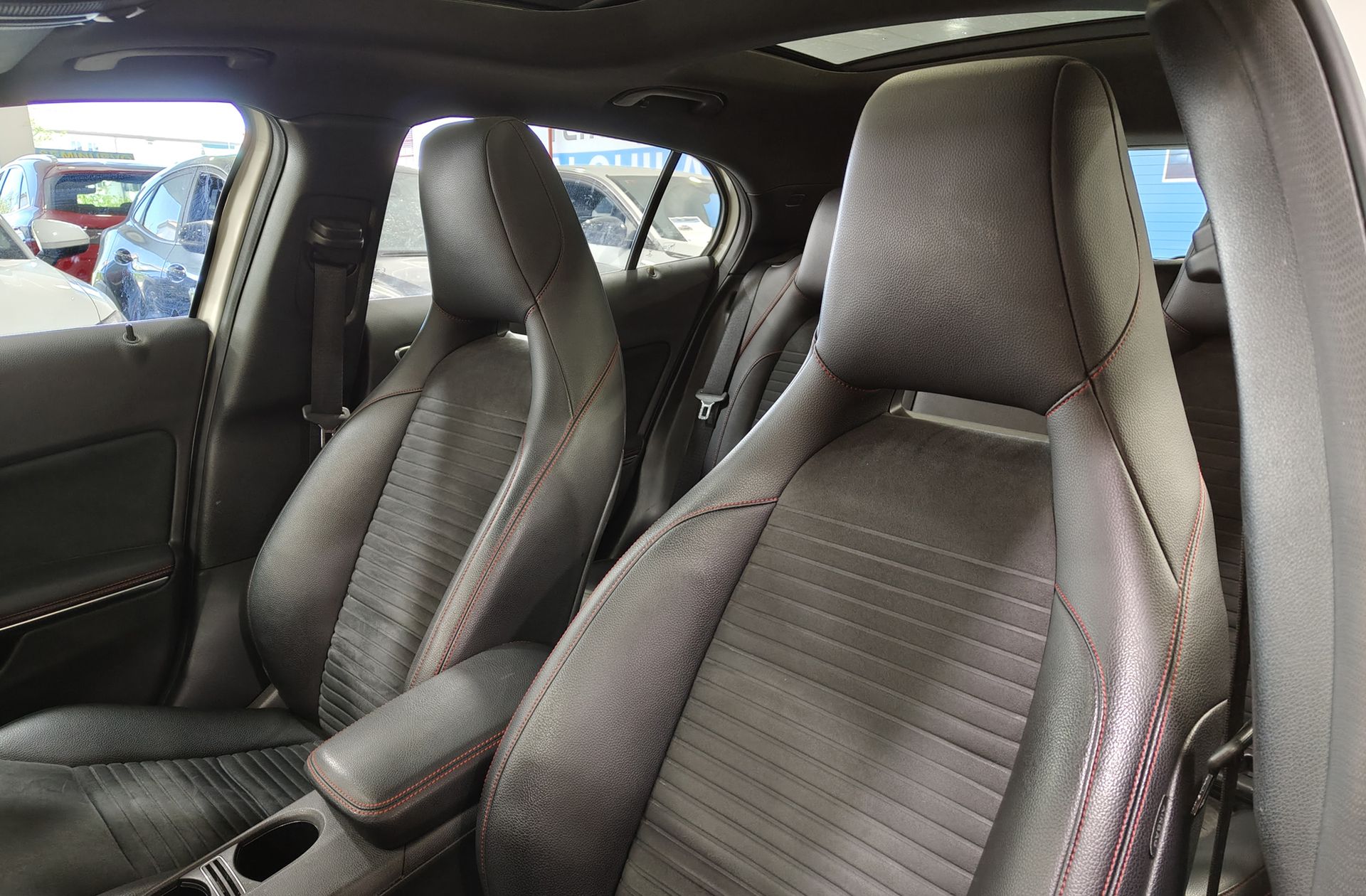 Mercedes-Benz GLA 200 d AMG Line - foto 8