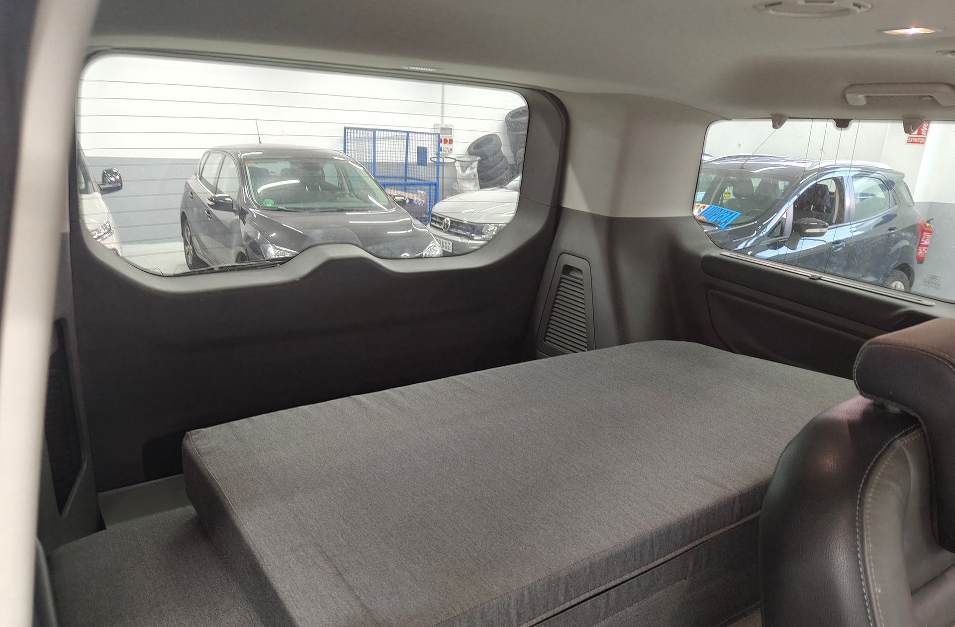 Ford Tourneo Custom 2.0 EcoBlue L1 Sport Semi Camperizada 9 plazas - foto 18