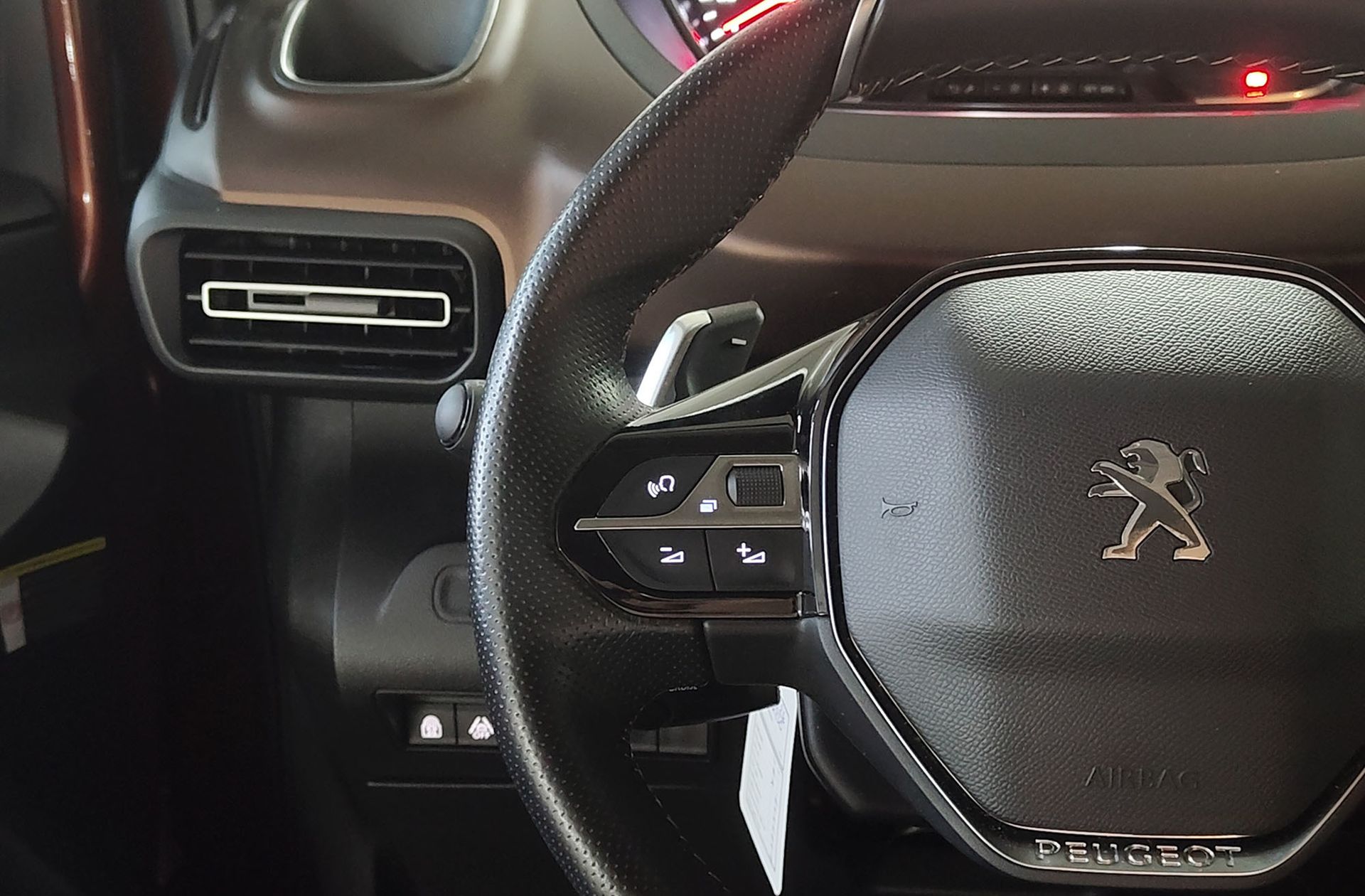 Peugeot Rifter GT Line Long PureTech EAT8 - foto 32