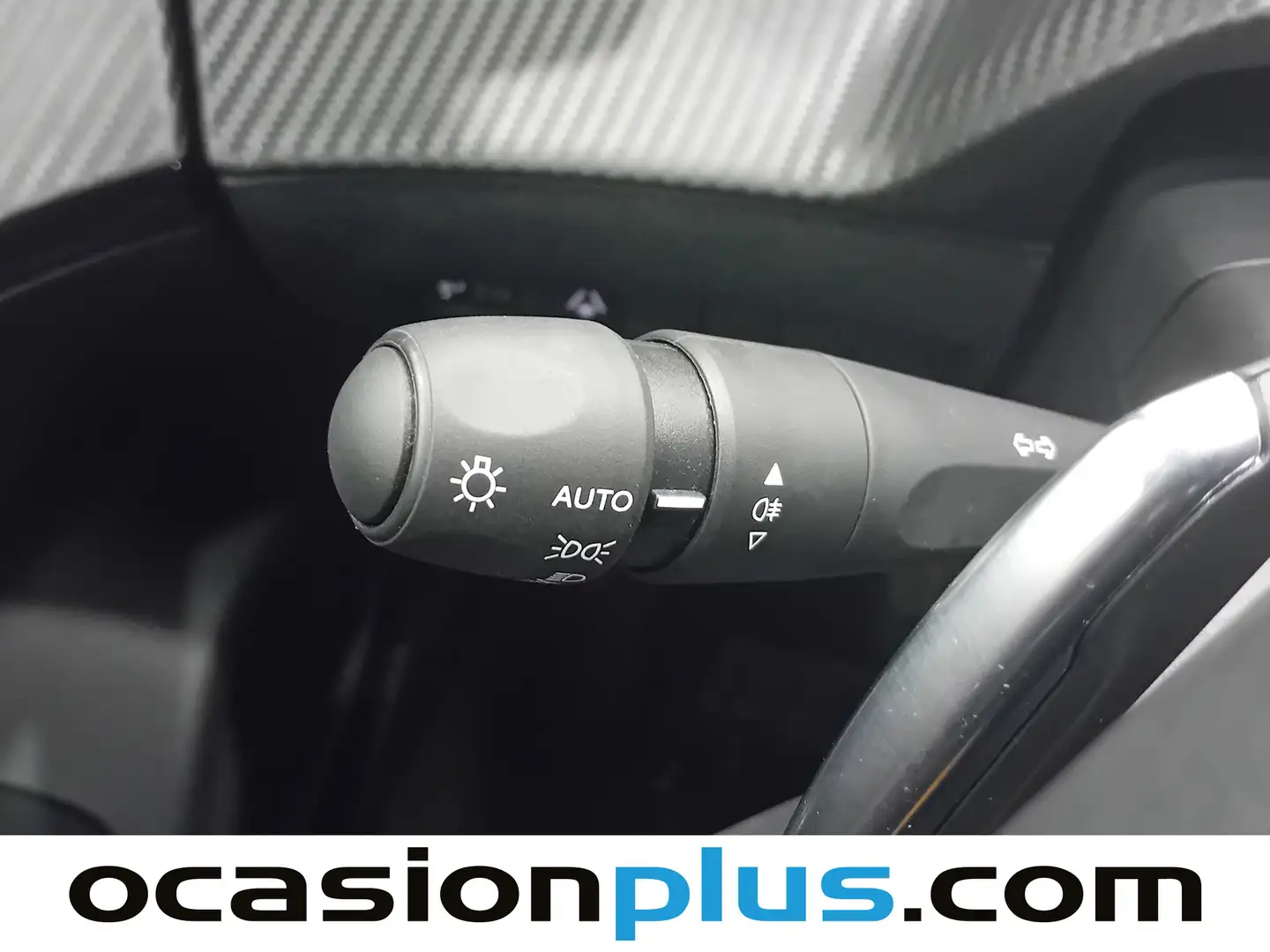 Foto Peugeot 2008 Peugeot 2008 Allure Hybrid eDCS6 (145 CV)