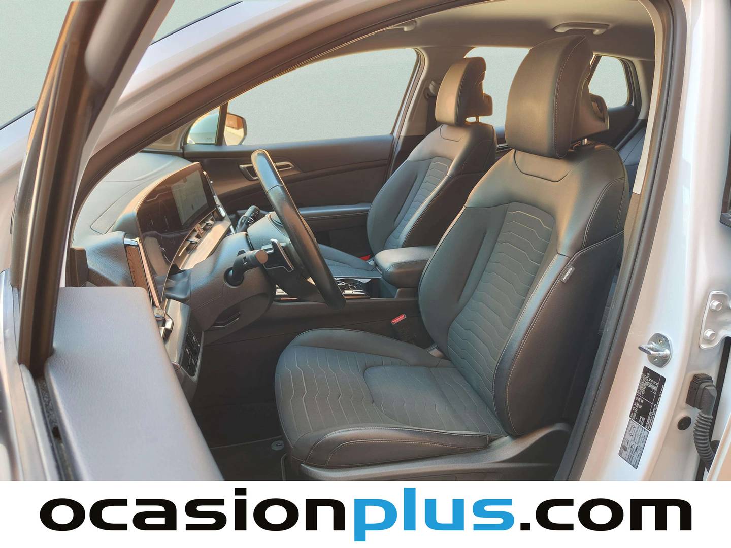 Foto asientos delanteros KIA Sportage KIA Sportage 1.6 T-GDi HEV Tech 4x2 Auto (230 CV)
