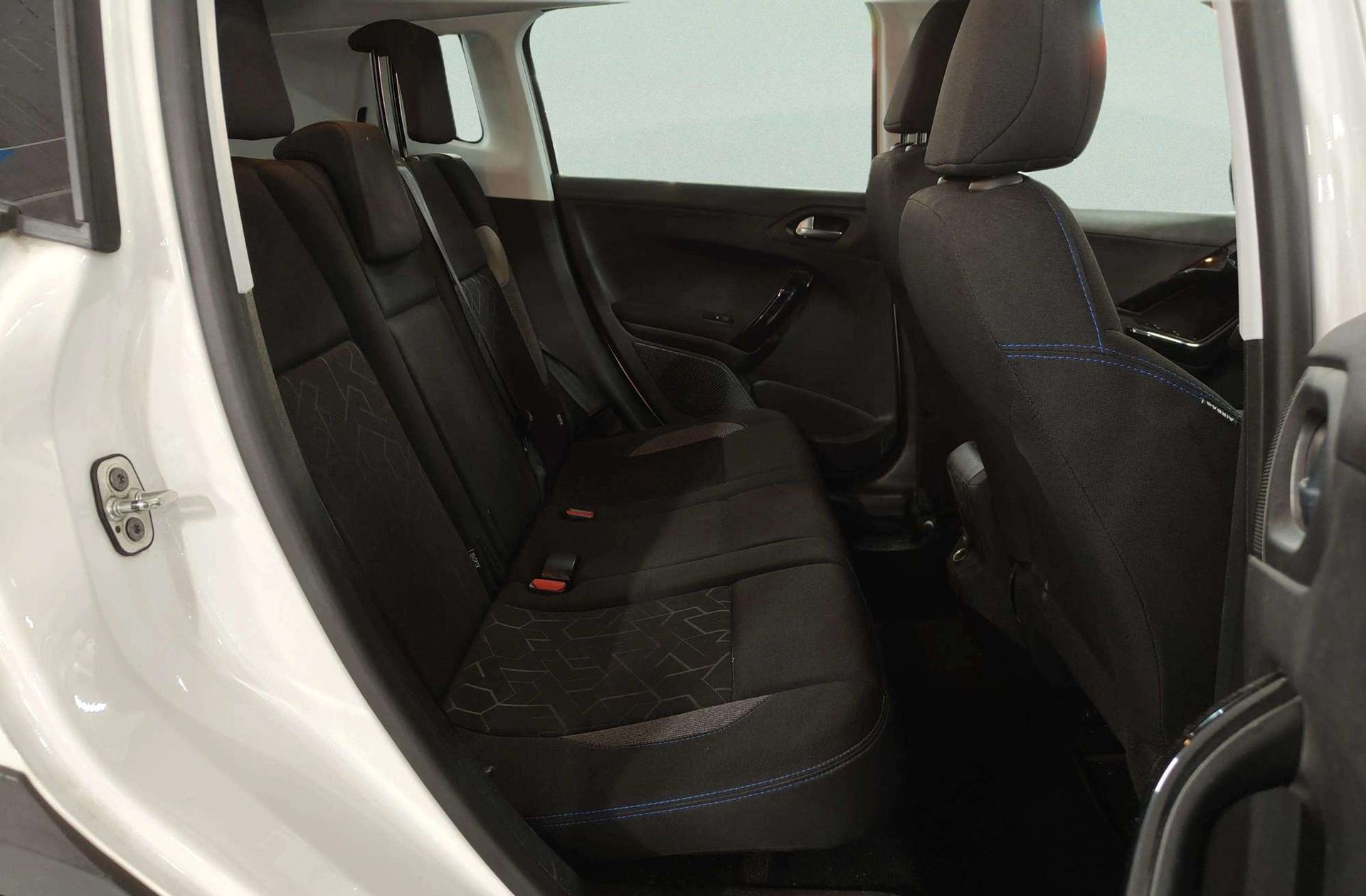 Peugeot 2008 PureTech 110 Signature - foto 17
