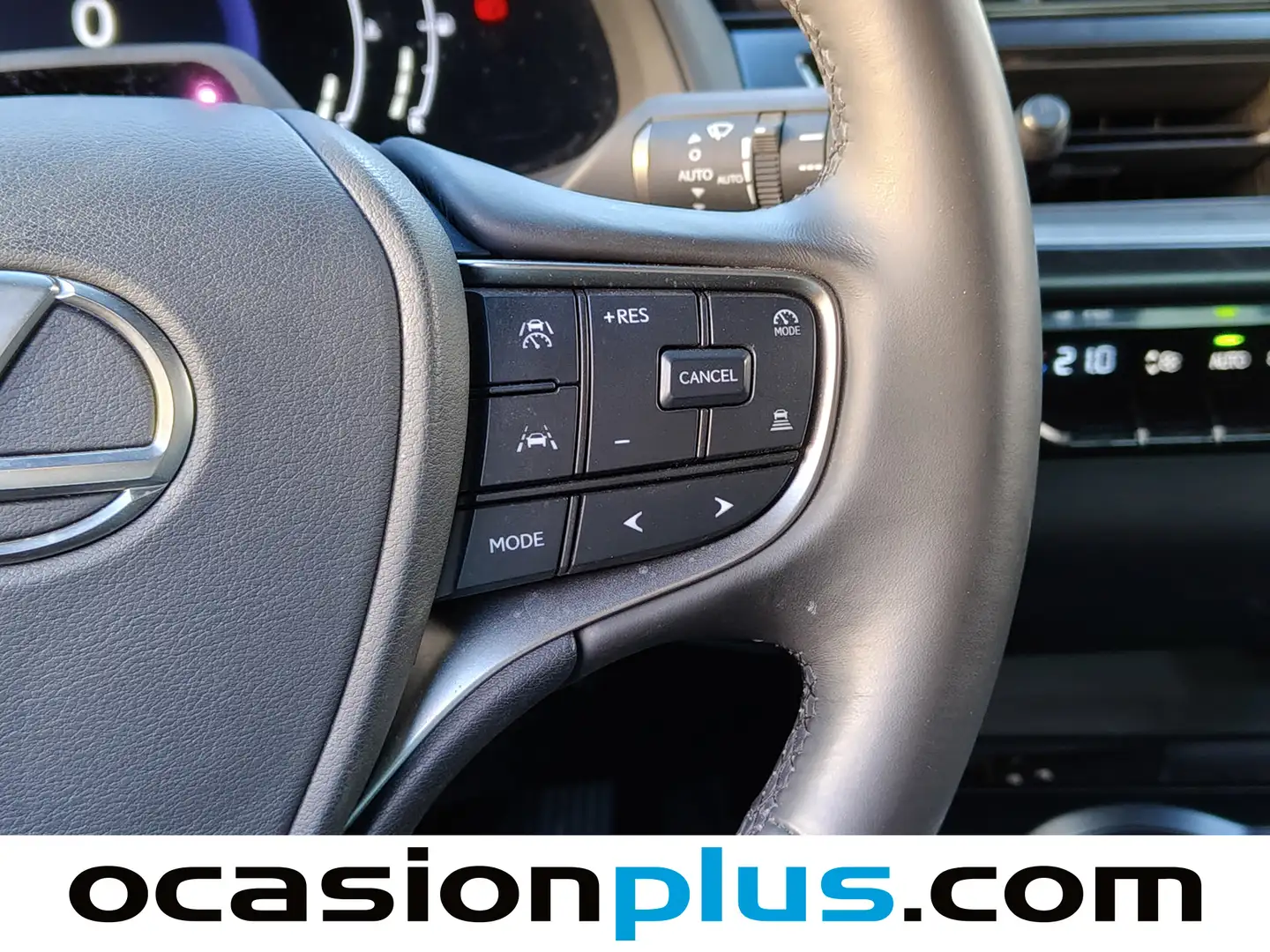 Foto Lexus UX Lexus UX 300h UX (199 CV)