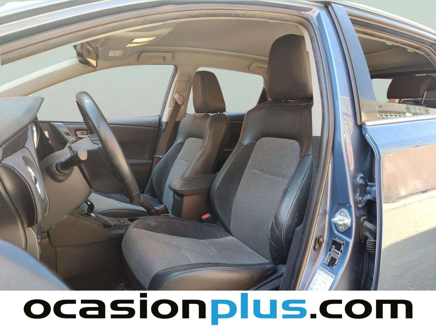 Foto asientos delanteros Toyota Auris Toyota Auris 140H Hybrid Advance (136 CV)