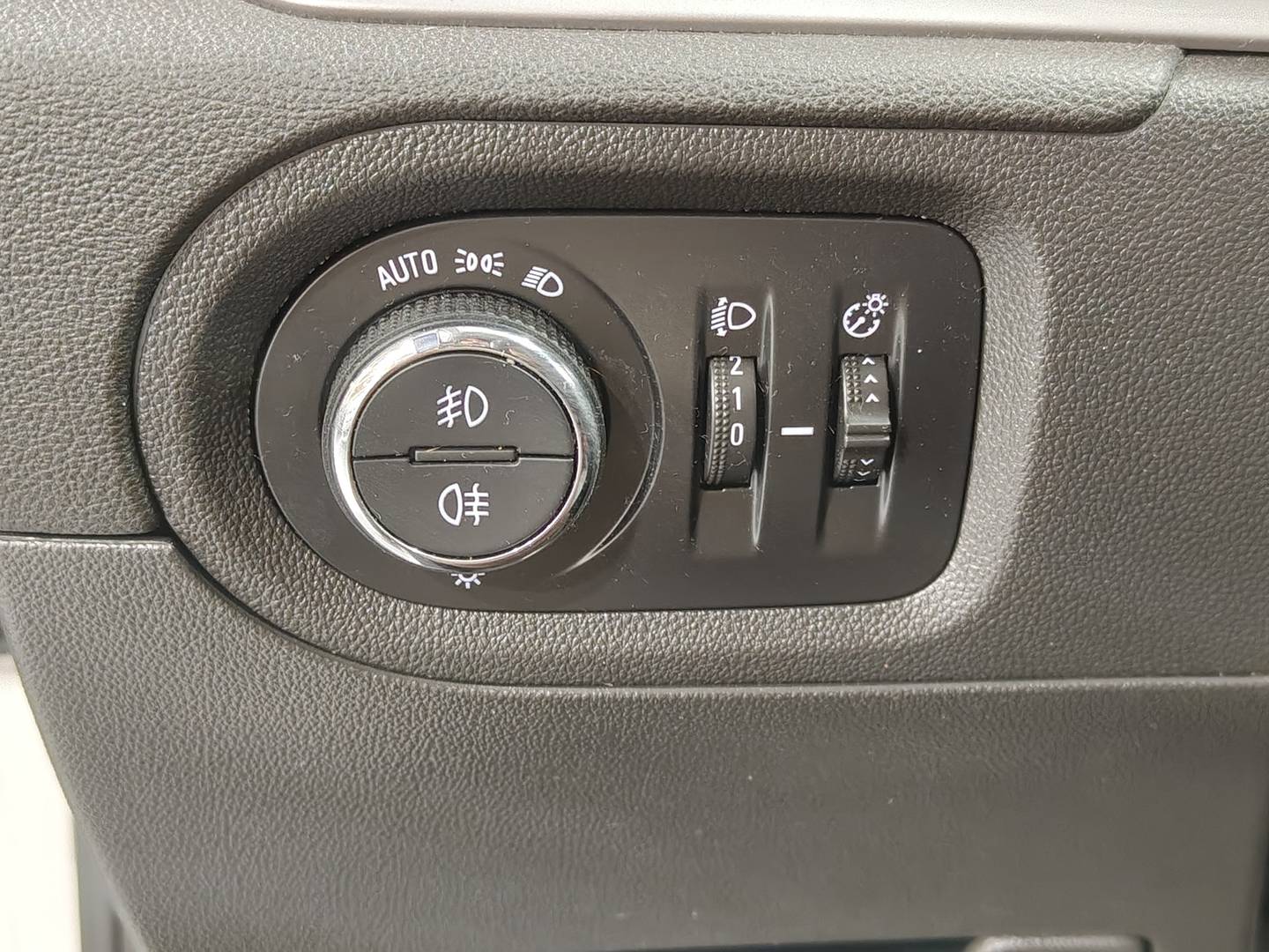 Foto Opel Grandland Opel Grandland 1.5 CDTi Business Edition Auto  (130 CV)