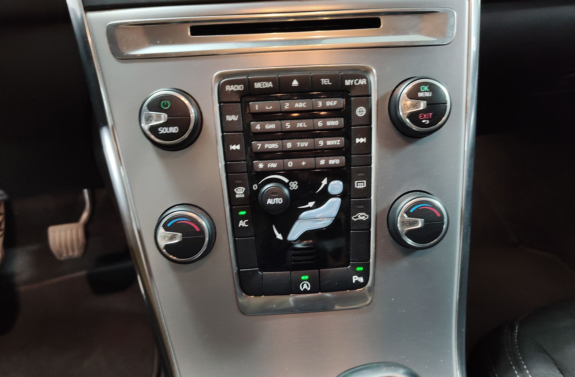 Volvo XC60 D3 Kinetic - foto 33