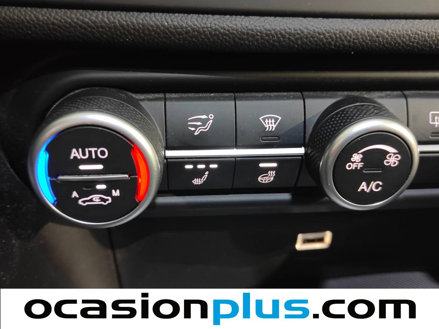 Extras y acabados del Alfa Romeo Giulia Alfa Romeo Giulia 2.2 JTDM Veloce ATX (210 CV)
