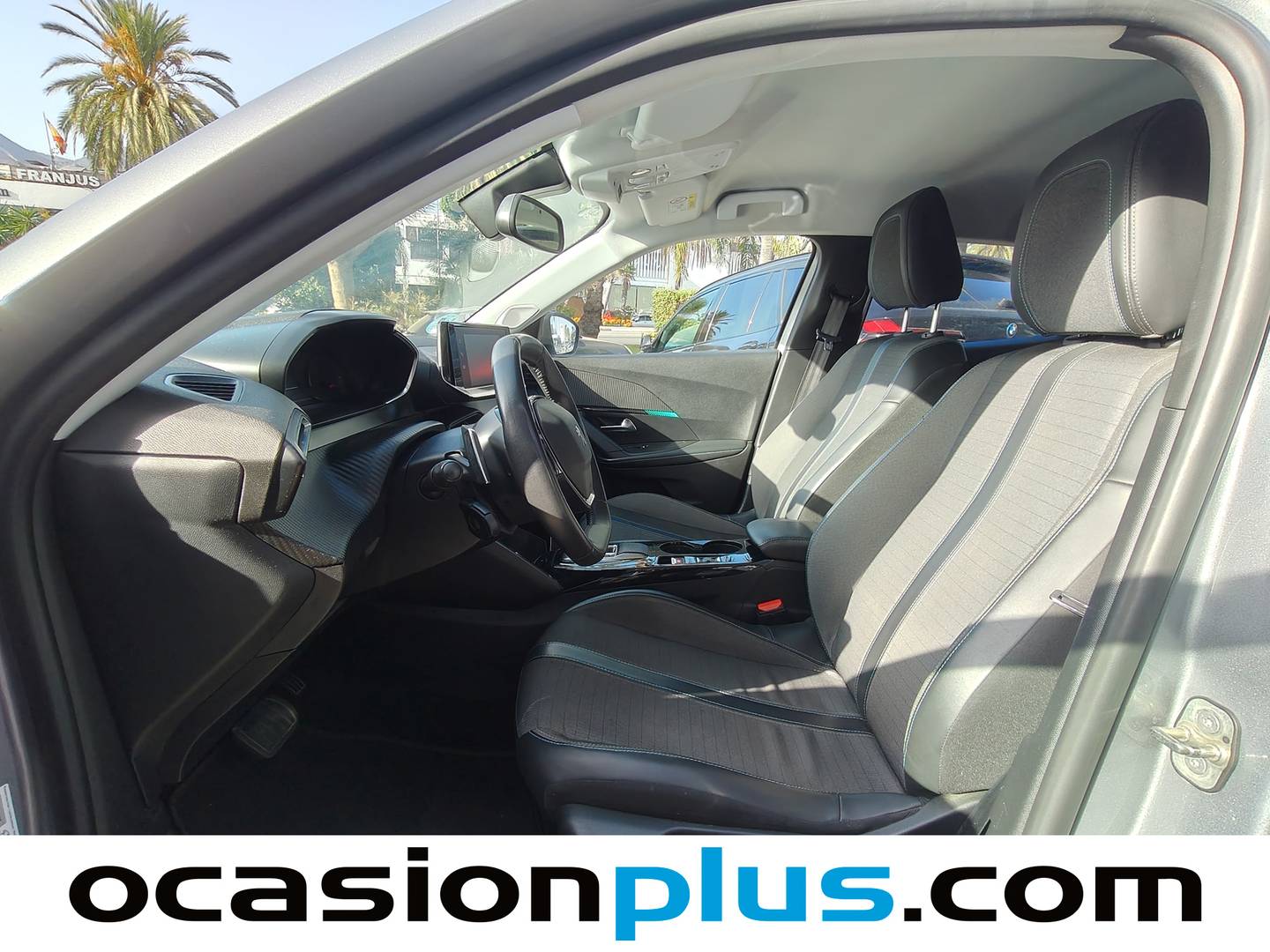 Foto asientos delanteros Peugeot 2008 Peugeot 2008 PureTech 130 S&S Allure EAT8 (130 CV)
