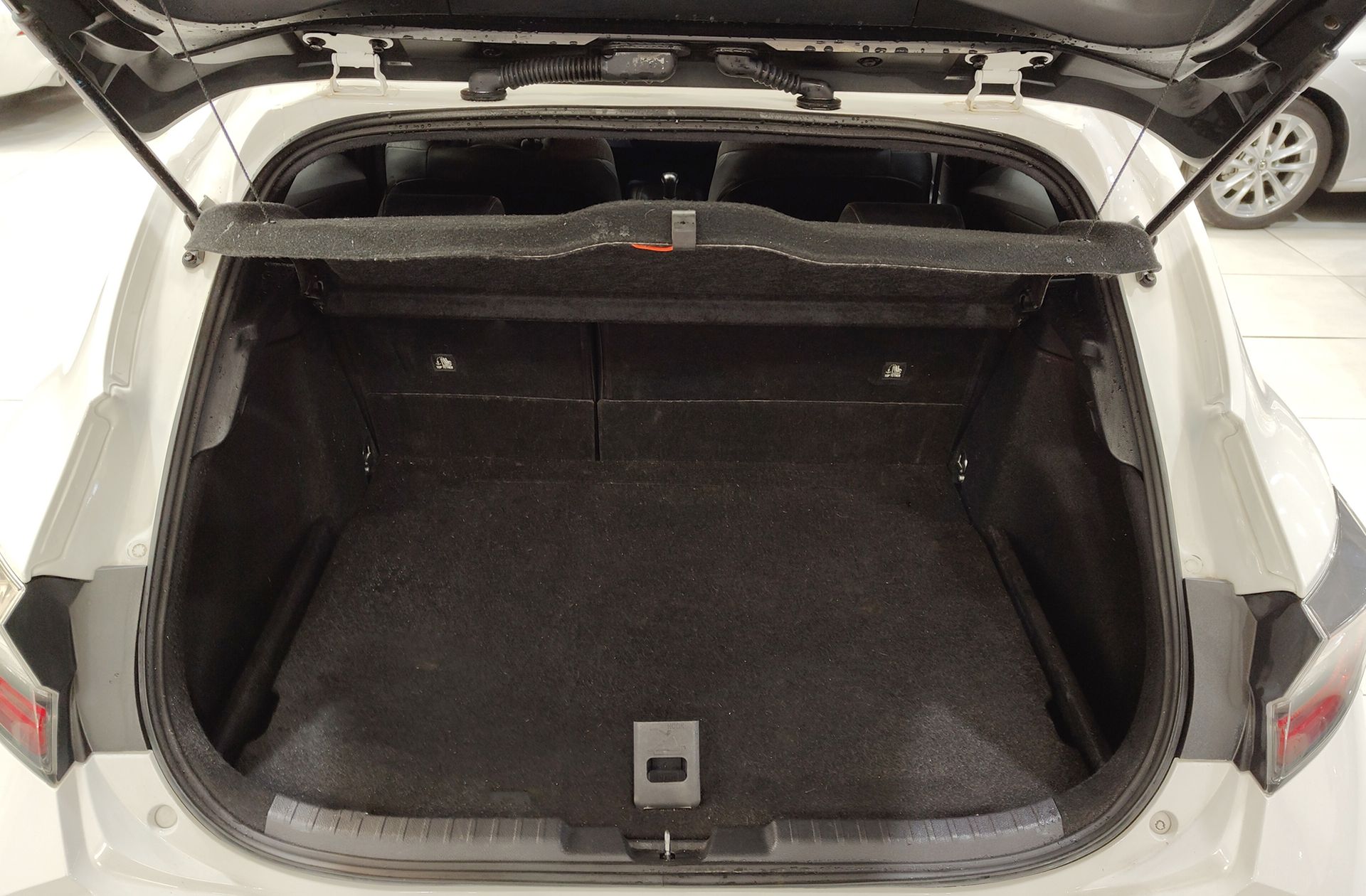 Toyota Corolla 2.0 180H Style E-CVT - foto 15