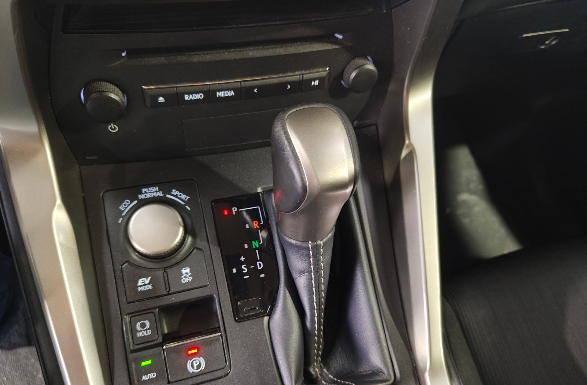 Lexus NX 300h Corporate 2WD - foto 5