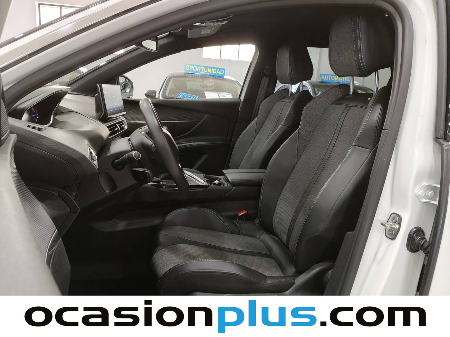 Foto asientos delanteros Peugeot 5008 Peugeot 5008 PureTech 130 S&S Allure Pack (130 CV) 7 Plazas