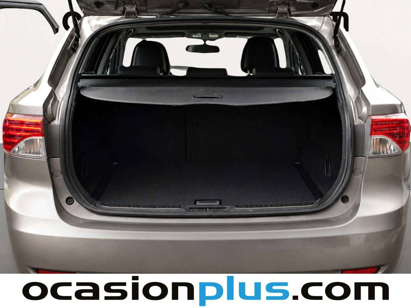Foto asientos delanteros Toyota Avensis Toyota Avensis 120D Cross Sport Advance (124 CV)