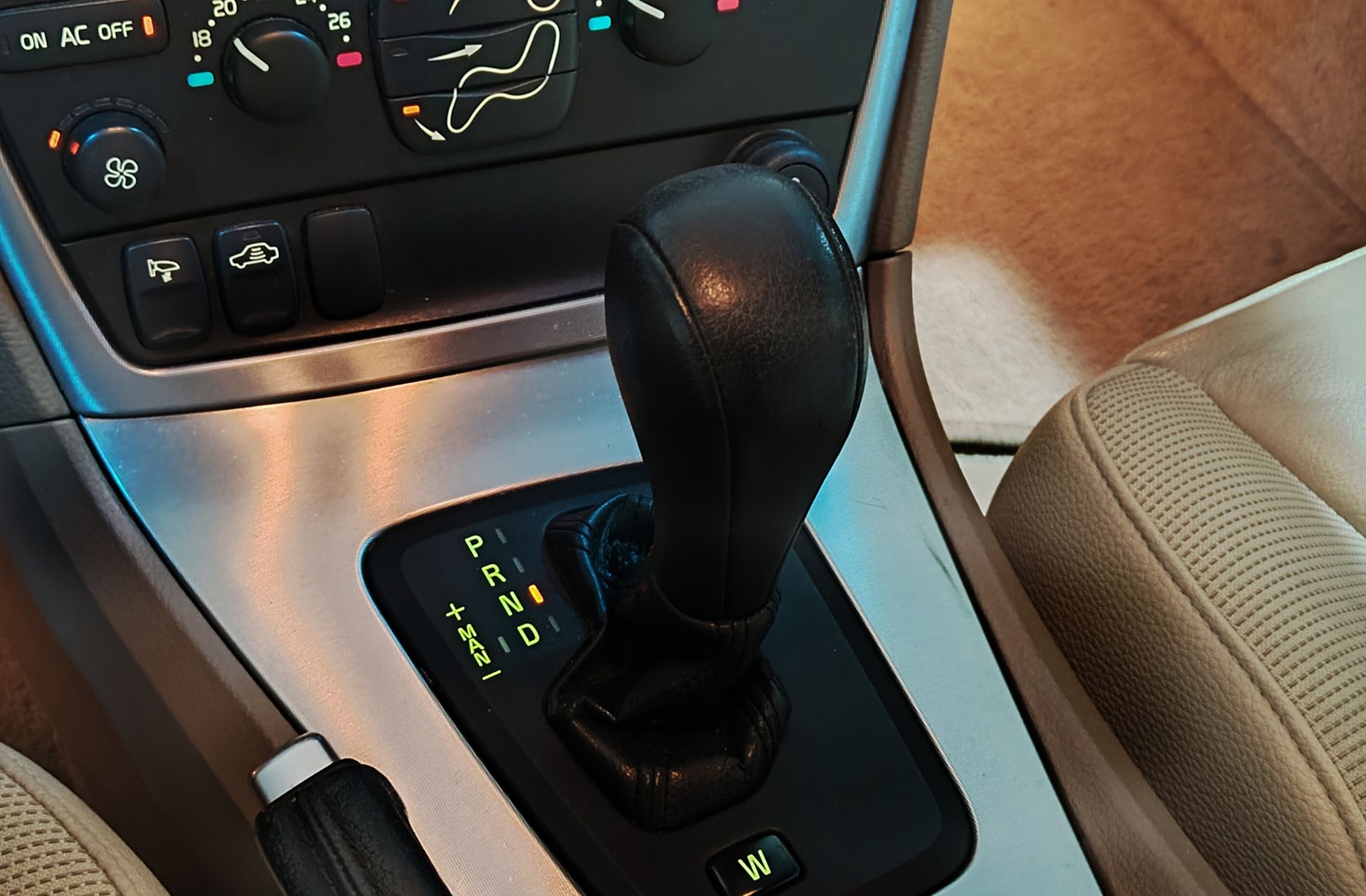 Volvo S60 2.4D Momentum - foto 5